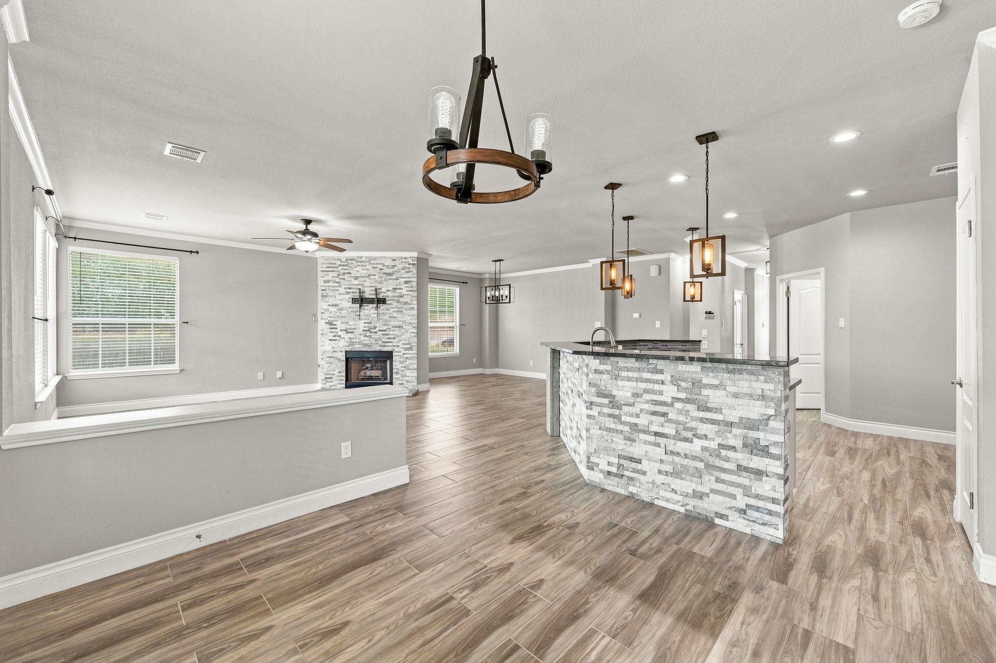 1600 Viki Lynn CT