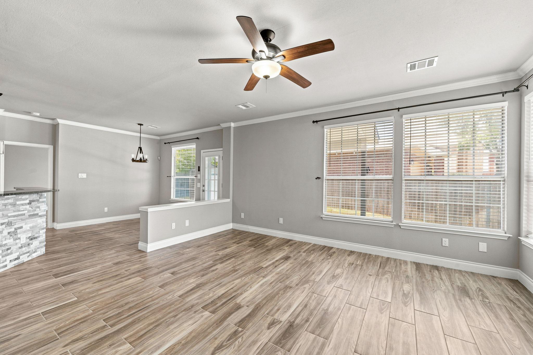 1600 Viki Lynn CT