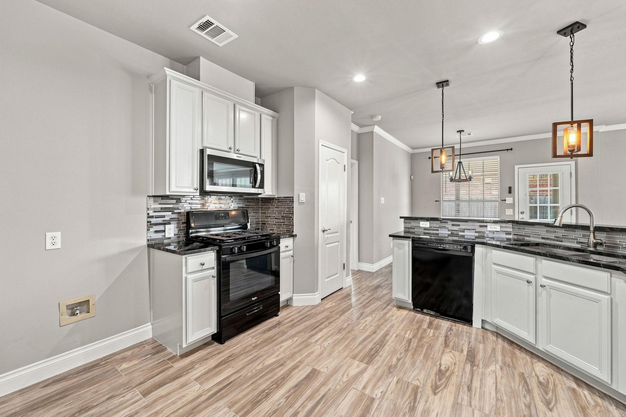 1600 Viki Lynn CT