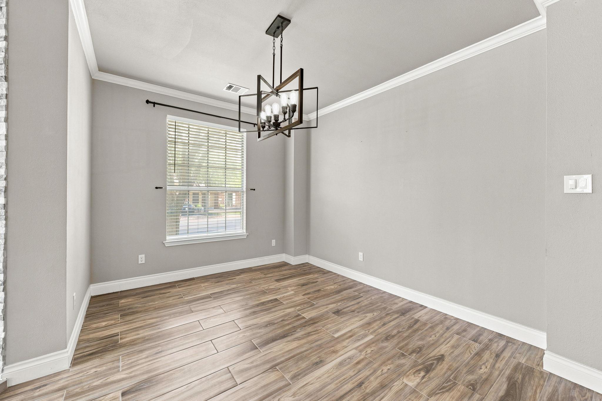 1600 Viki Lynn CT