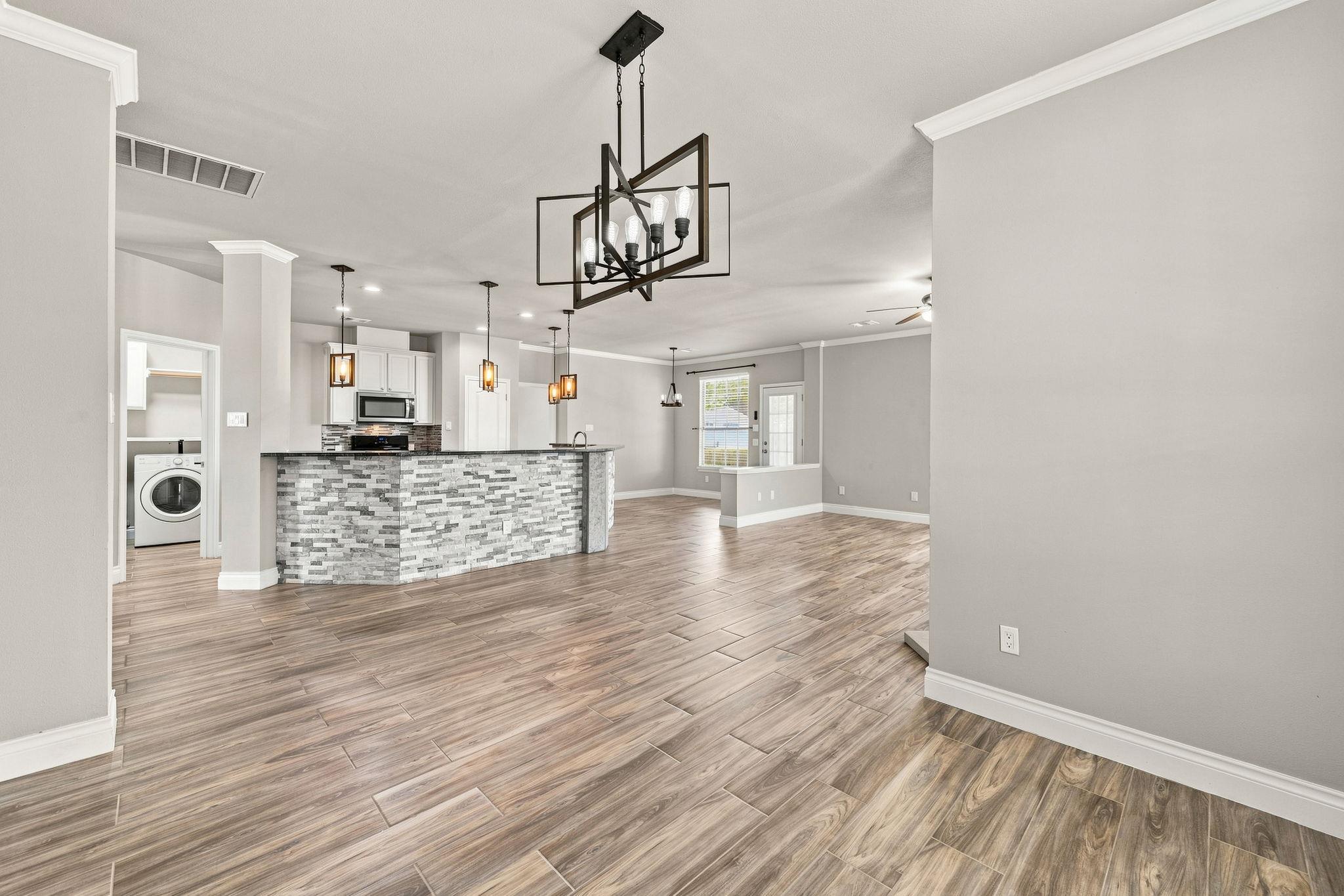 1600 Viki Lynn CT