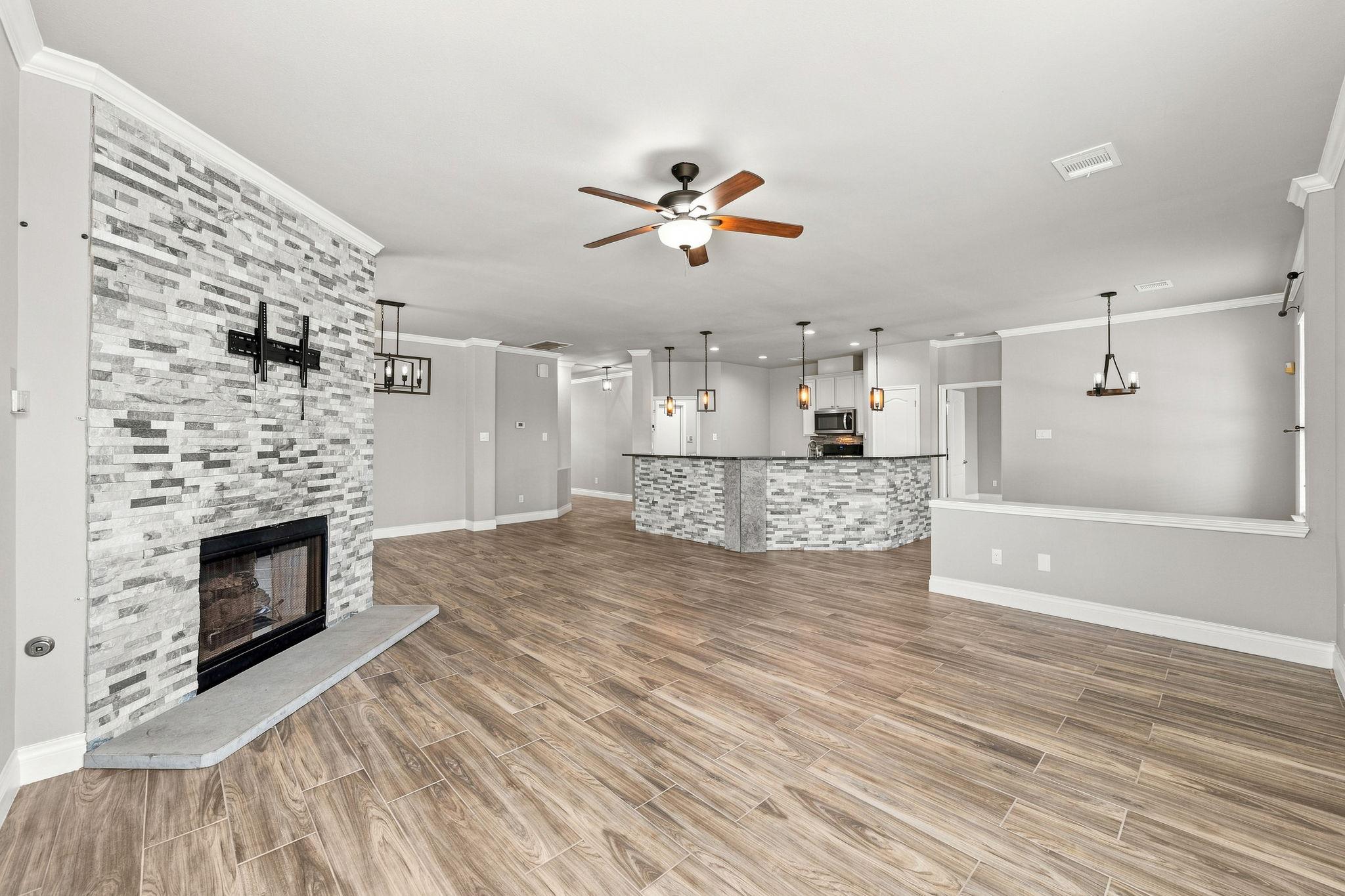 1600 Viki Lynn CT