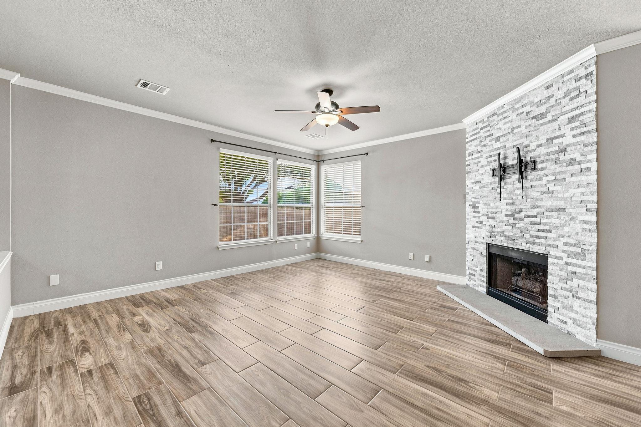 1600 Viki Lynn CT