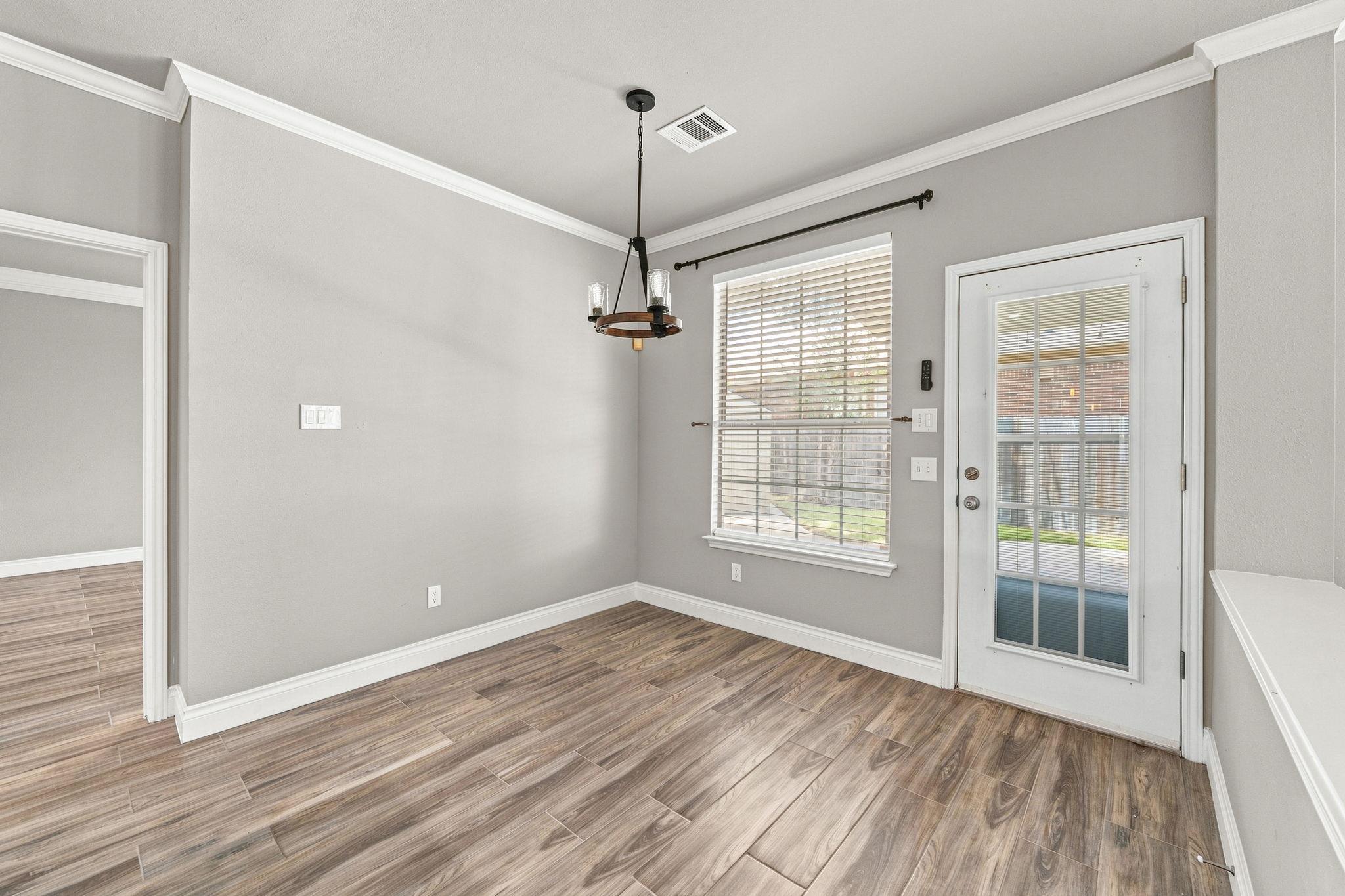 1600 Viki Lynn CT