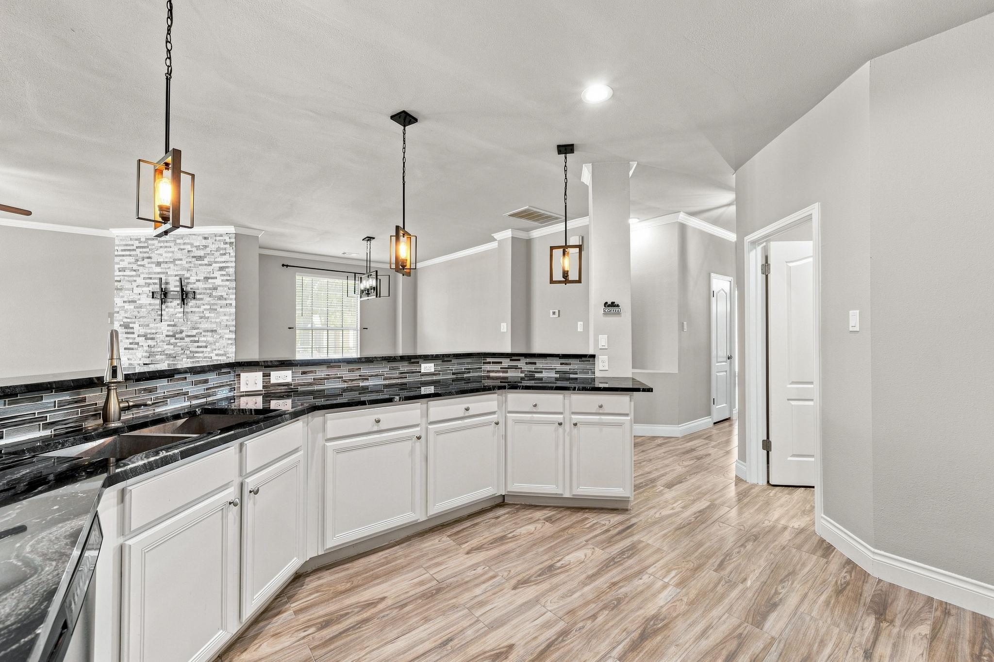 1600 Viki Lynn CT