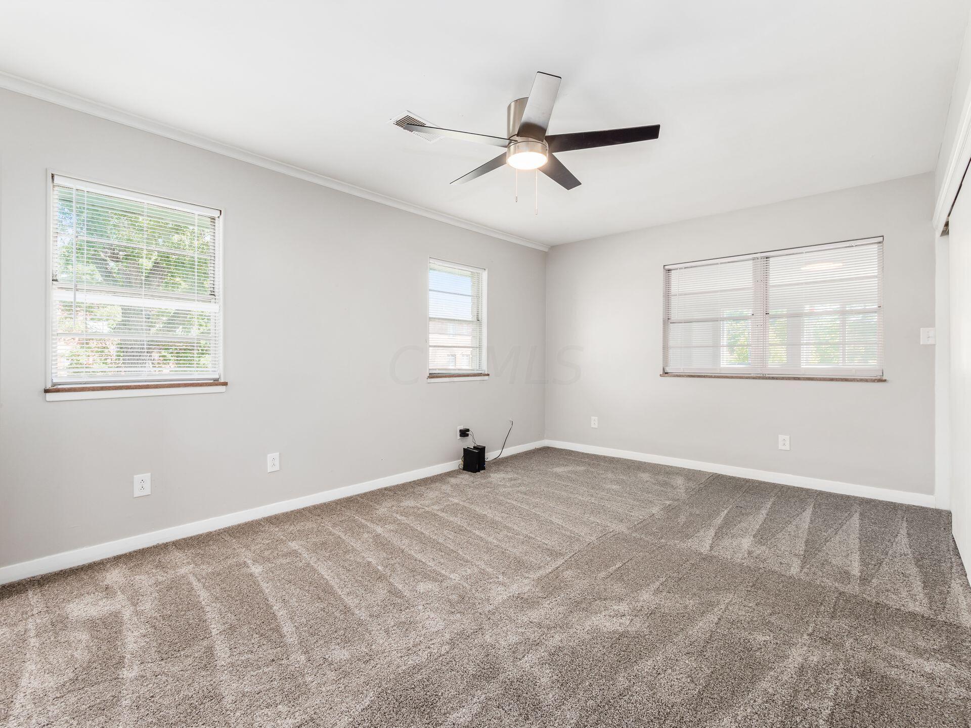 5596 N High Street, 5602