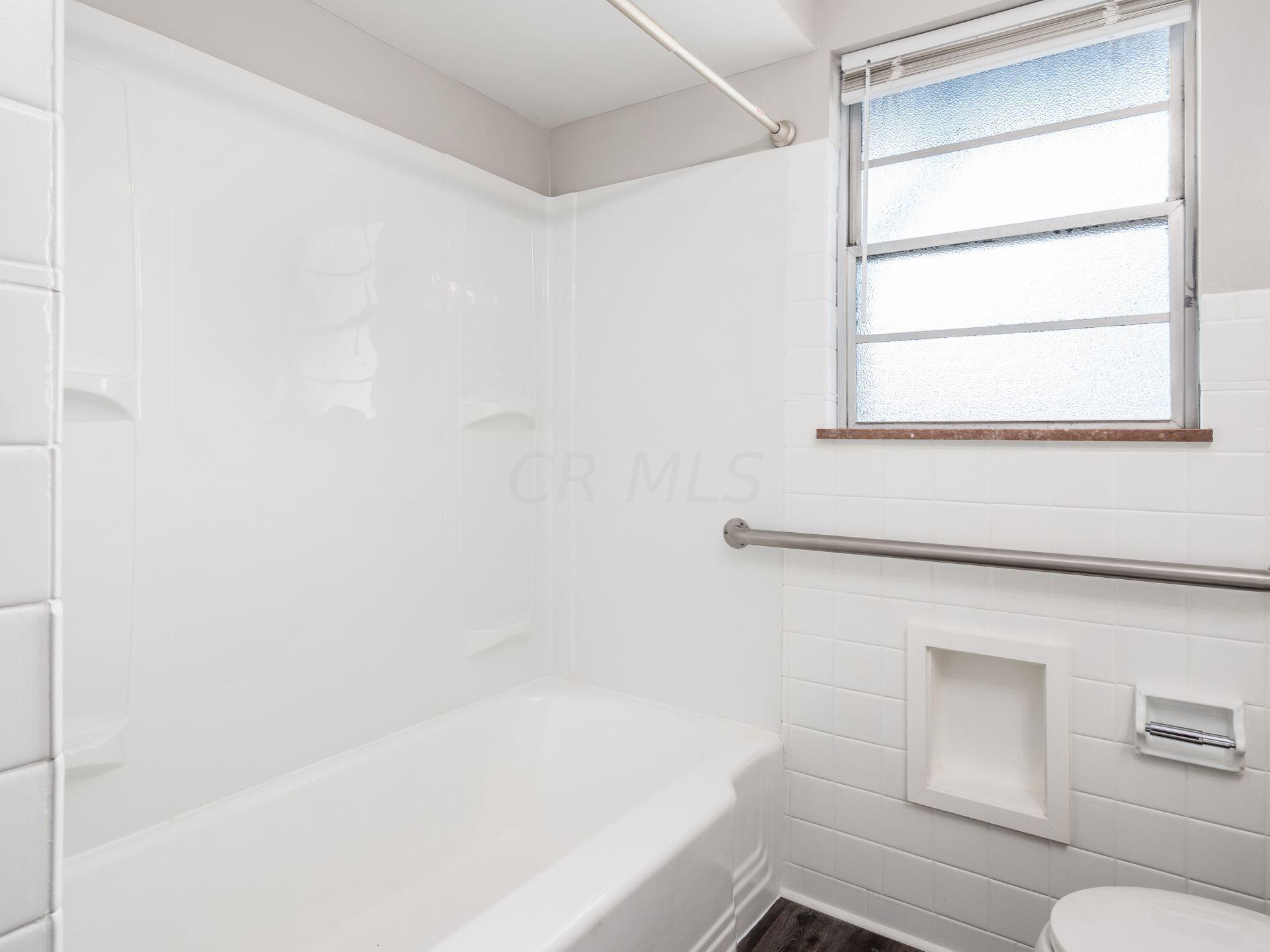 5596 N High Street, 5602