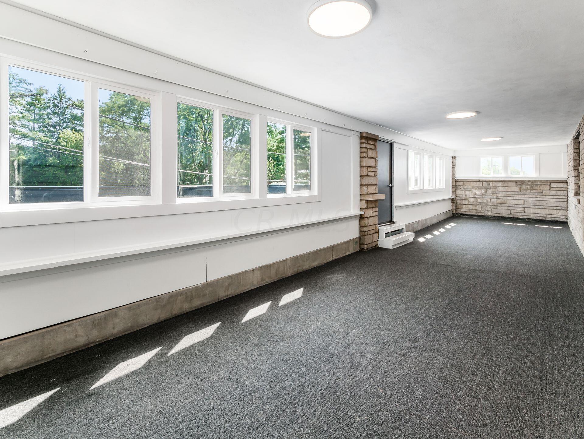 5596 N High Street, 5602