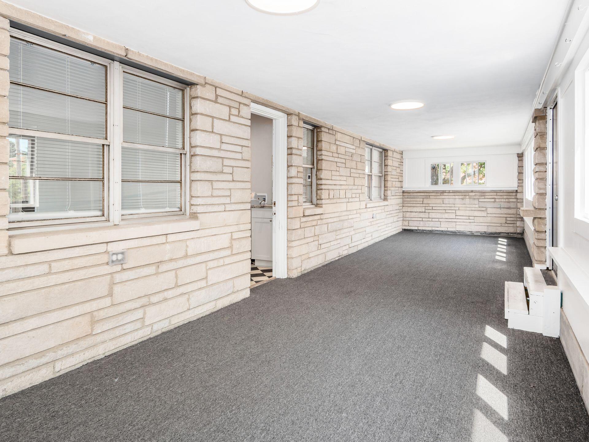 5596 N High Street, 5602
