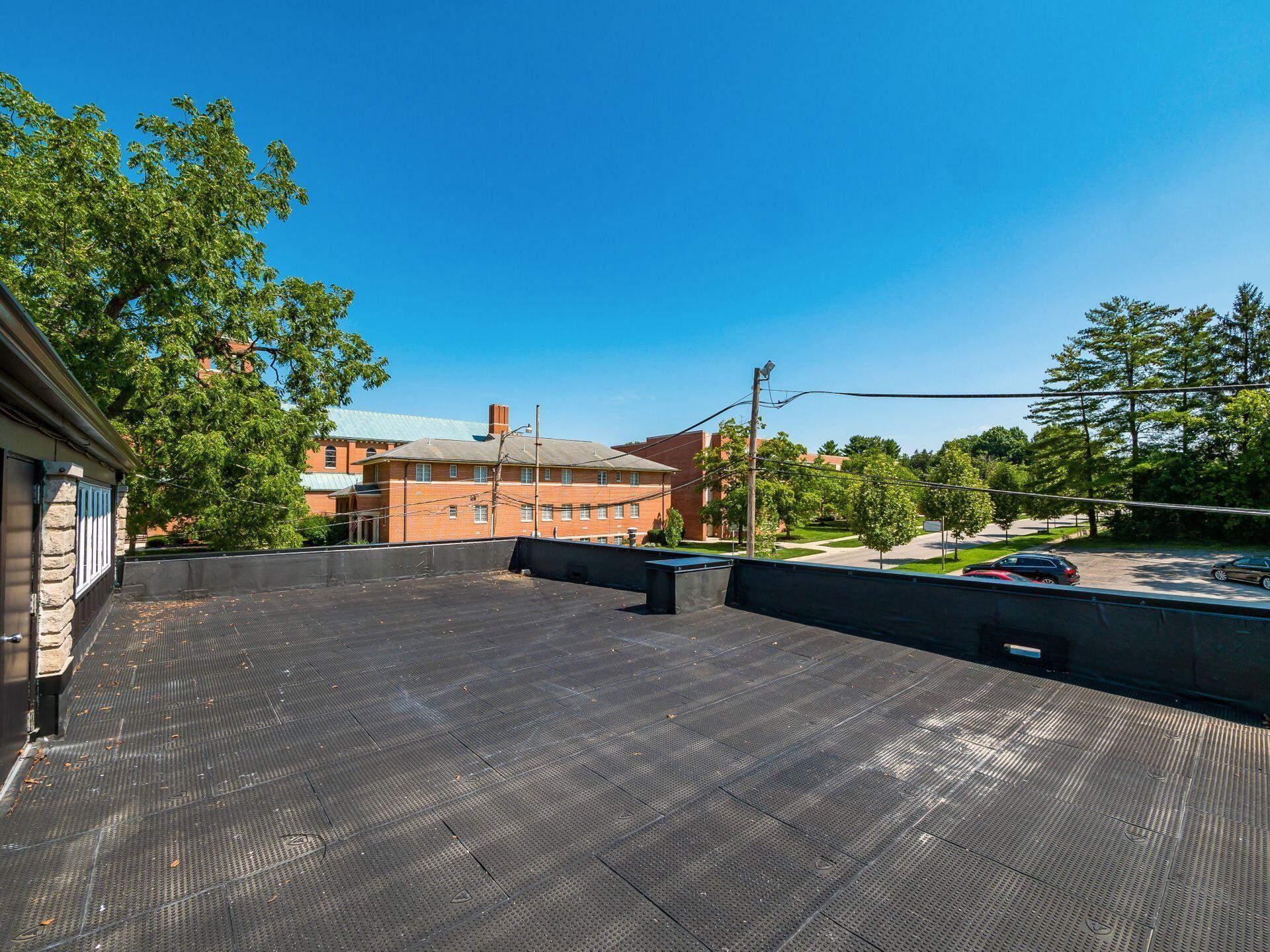 5596 N High Street, 5602