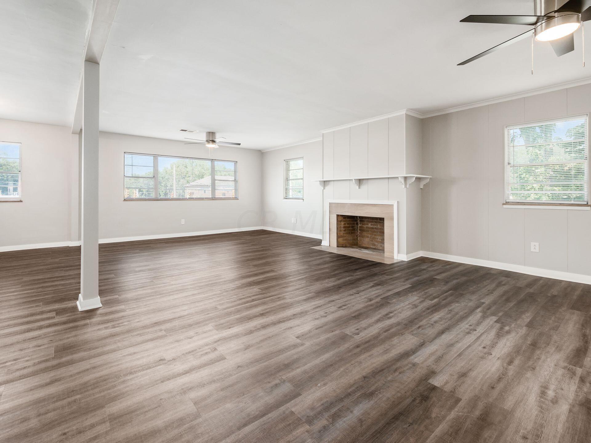5596 N High Street, 5602