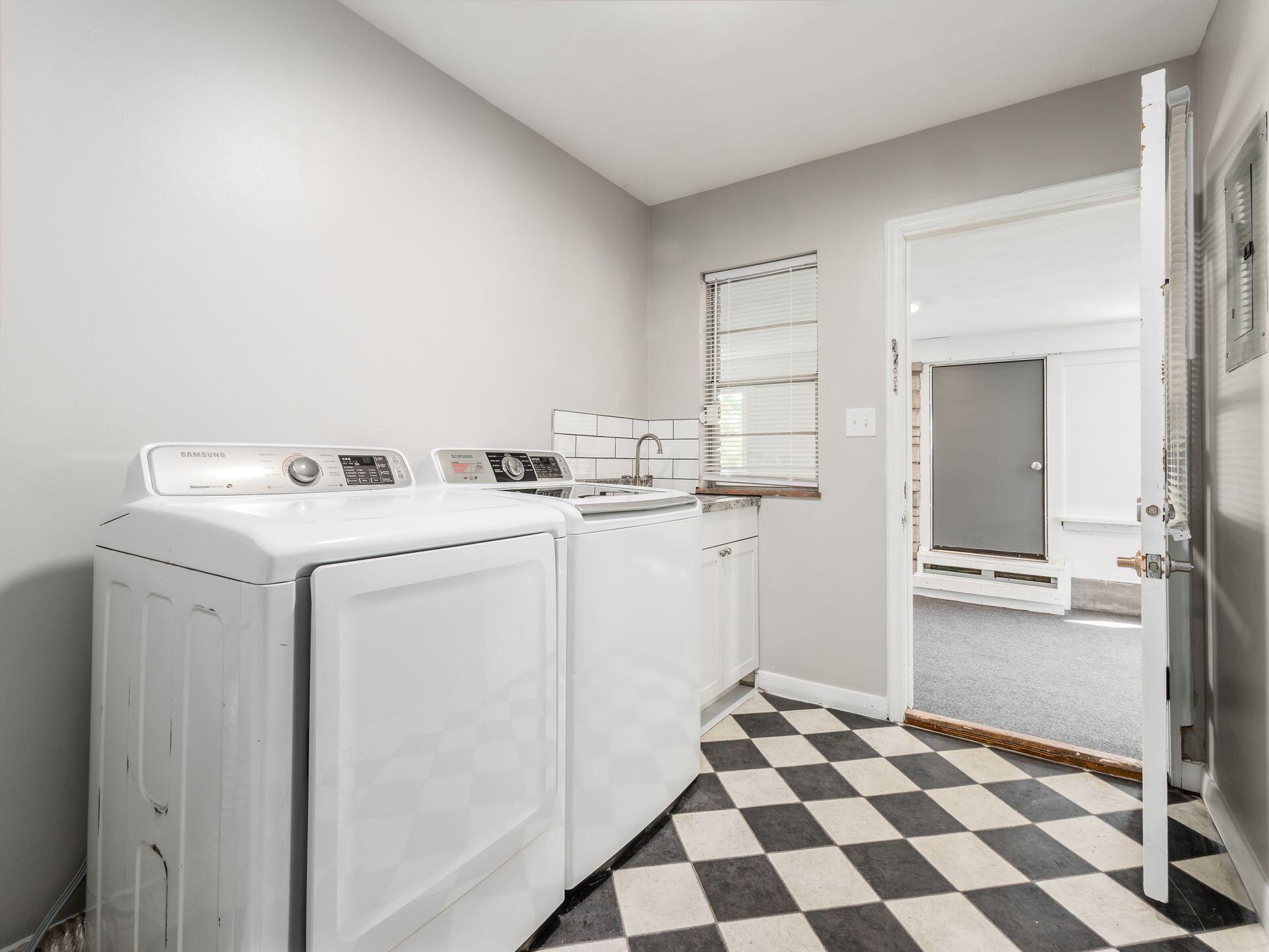 5596 N High Street, 5602