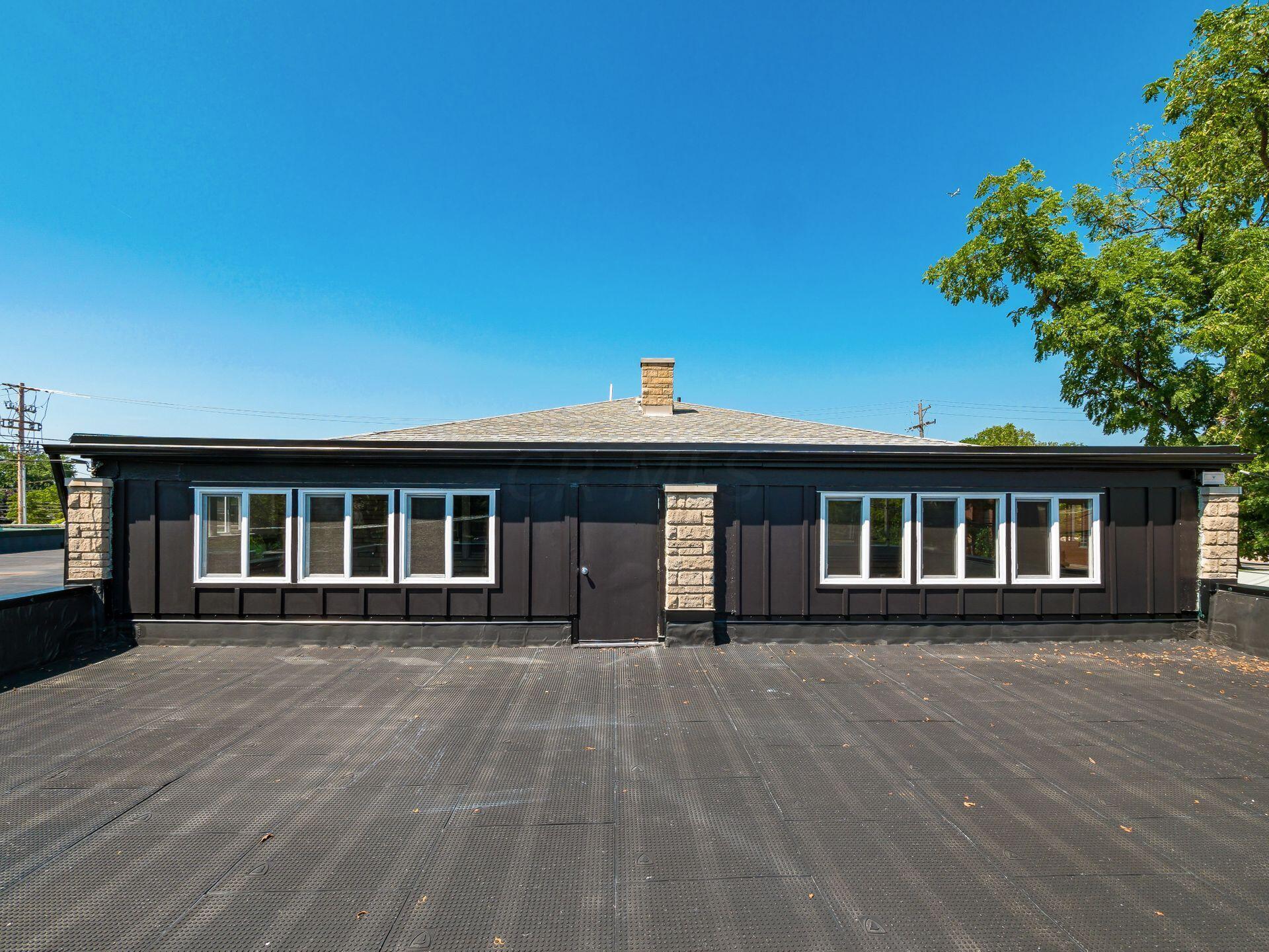 5596 N High Street, 5602