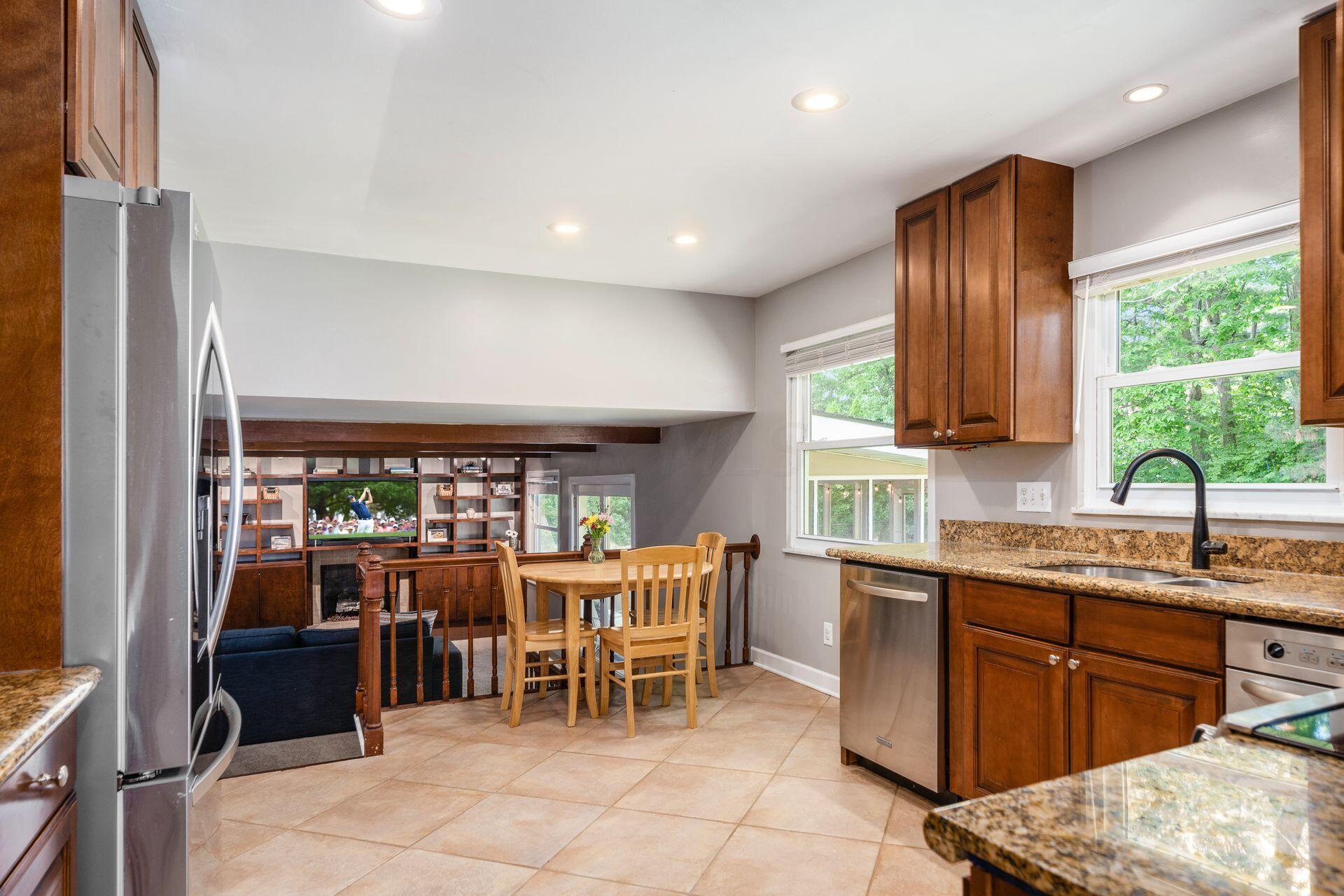 3829 Lindhurst Road