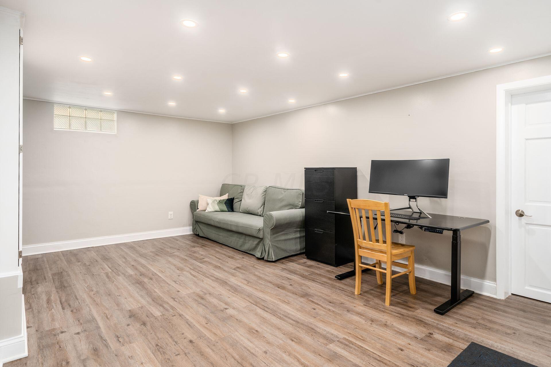 3829 Lindhurst Road