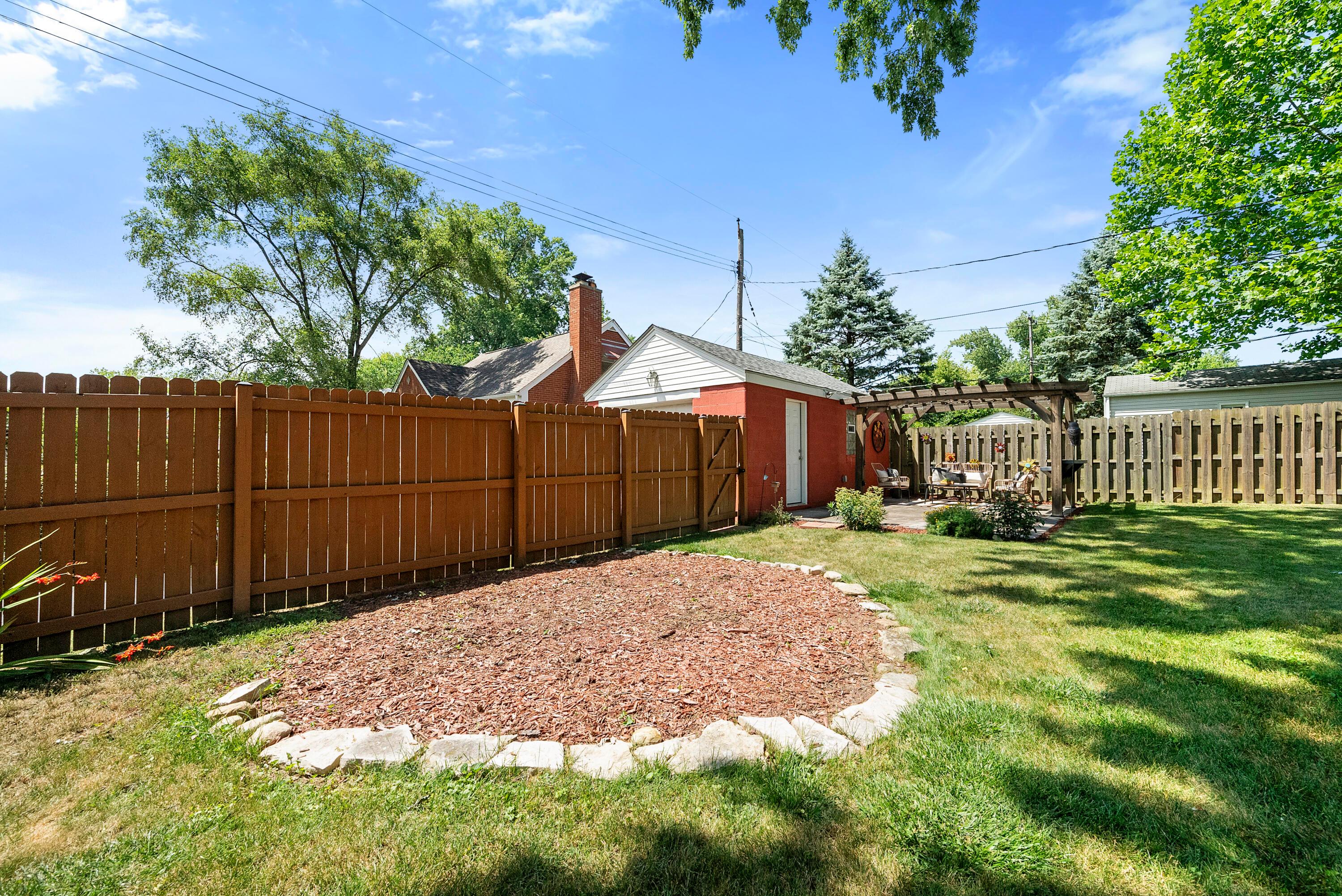 4479 Sellers Avenue