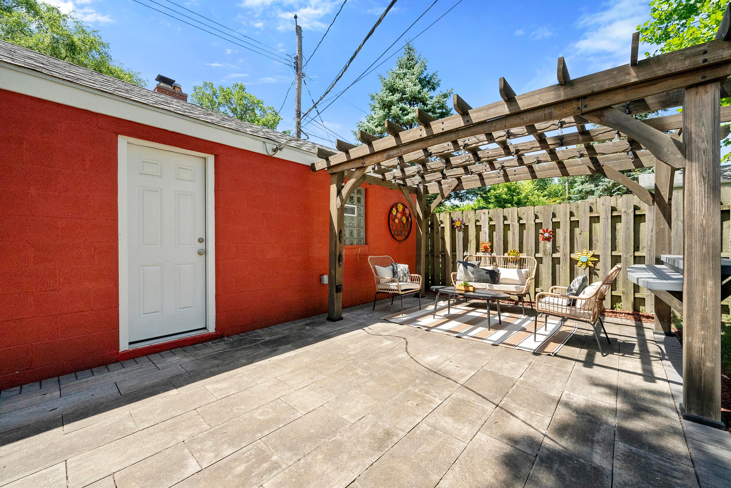 4479 Sellers Avenue