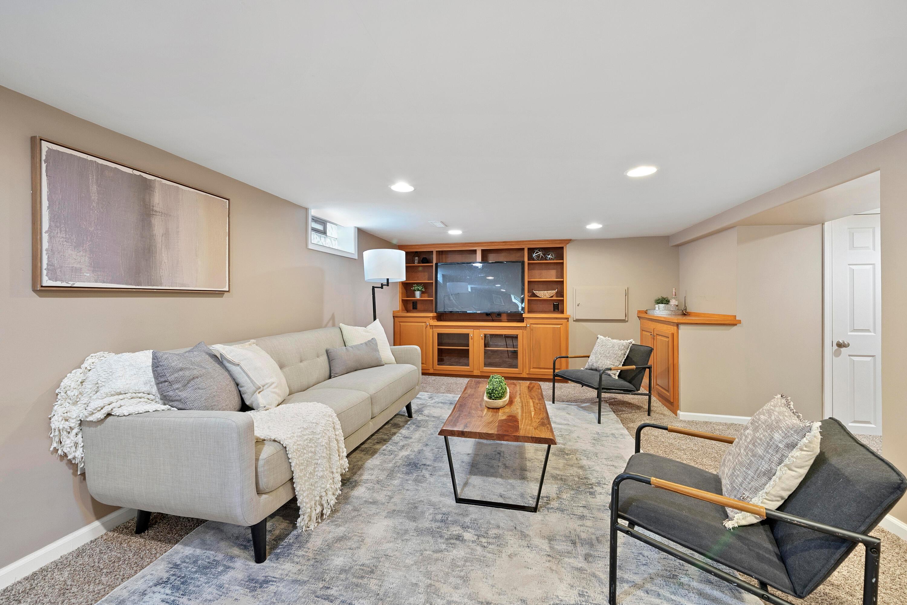 4479 Sellers Avenue