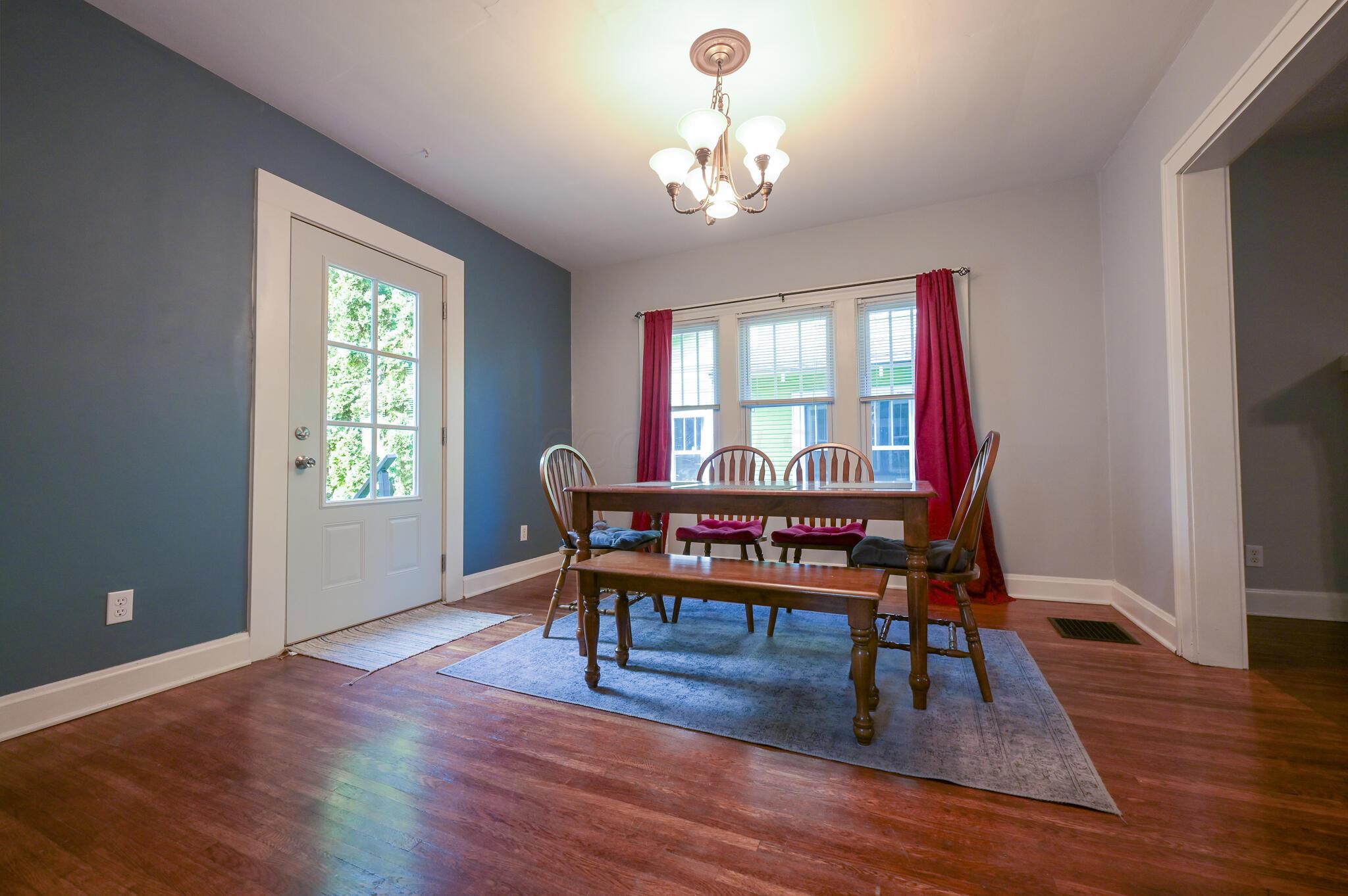 111 W Longview Avenue