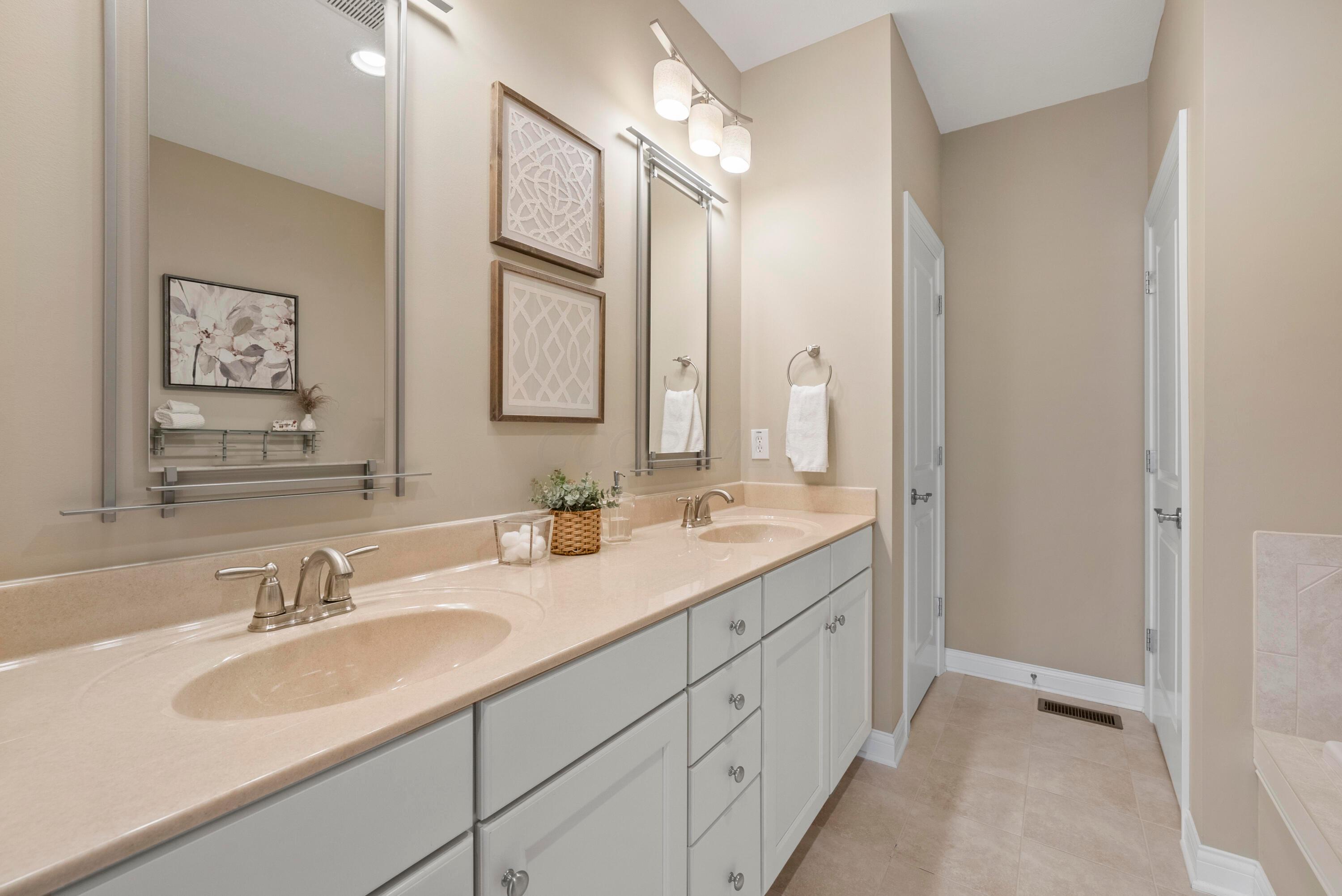 4909 Scenic Creek Drive