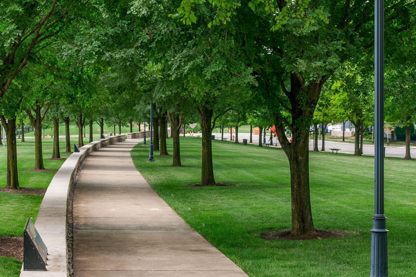 250 W Spring Street, 522