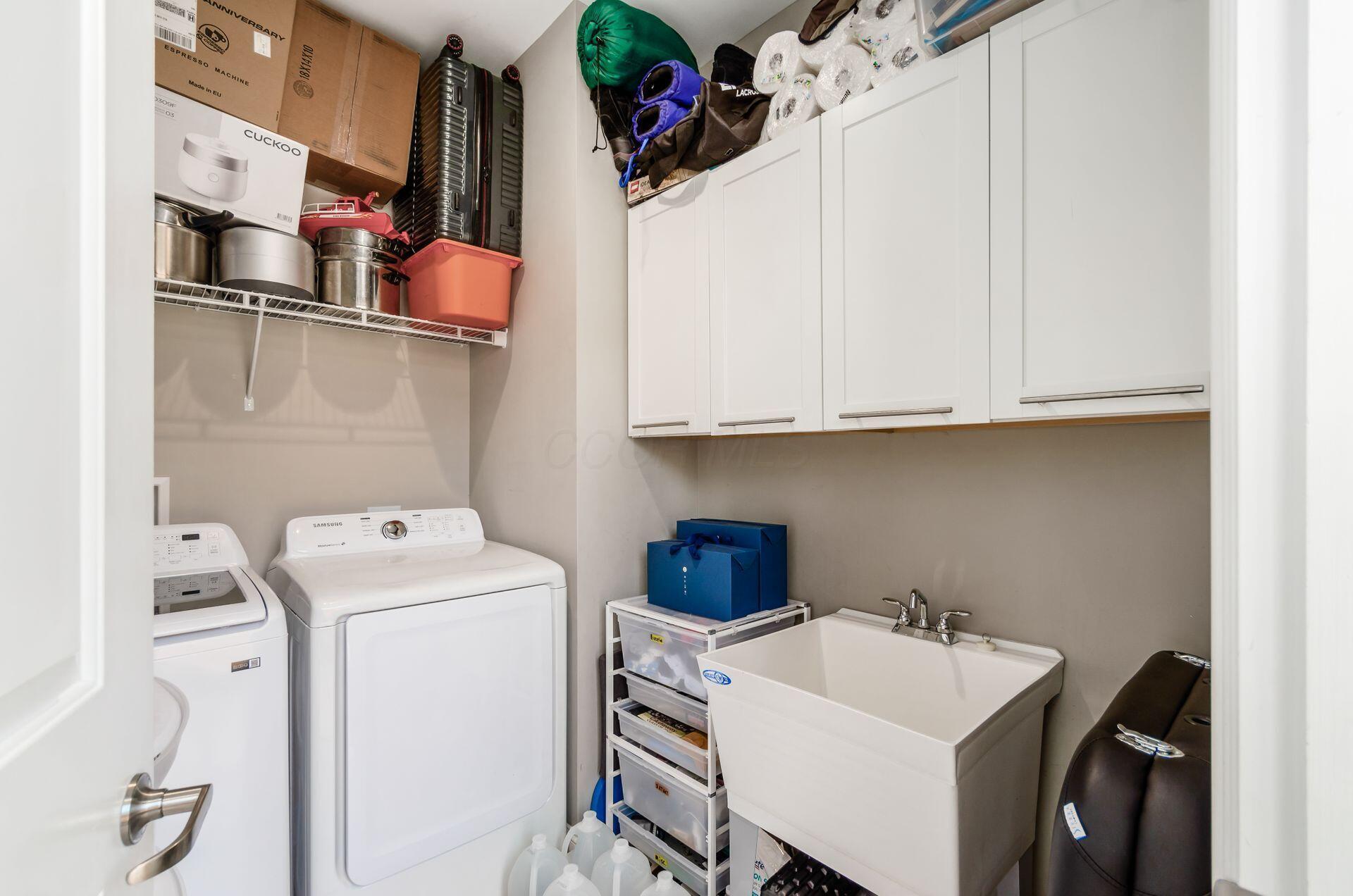 250 W Spring Street, 522