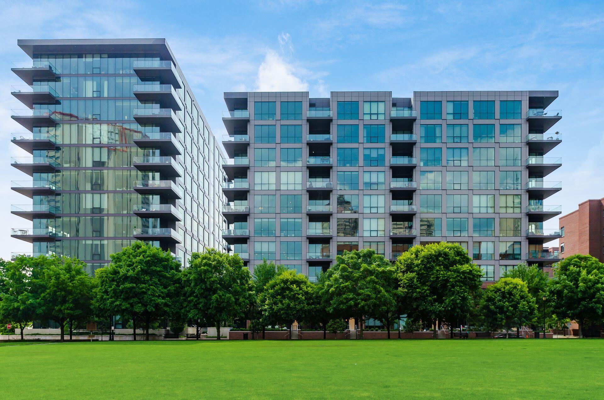 250 W Spring Street, 522