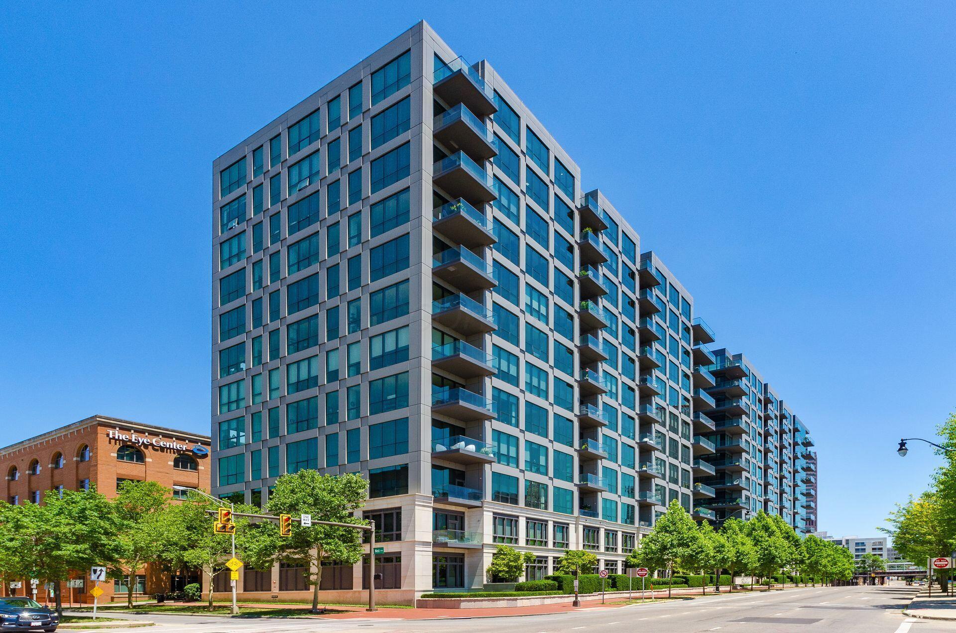 250 W Spring Street, 522