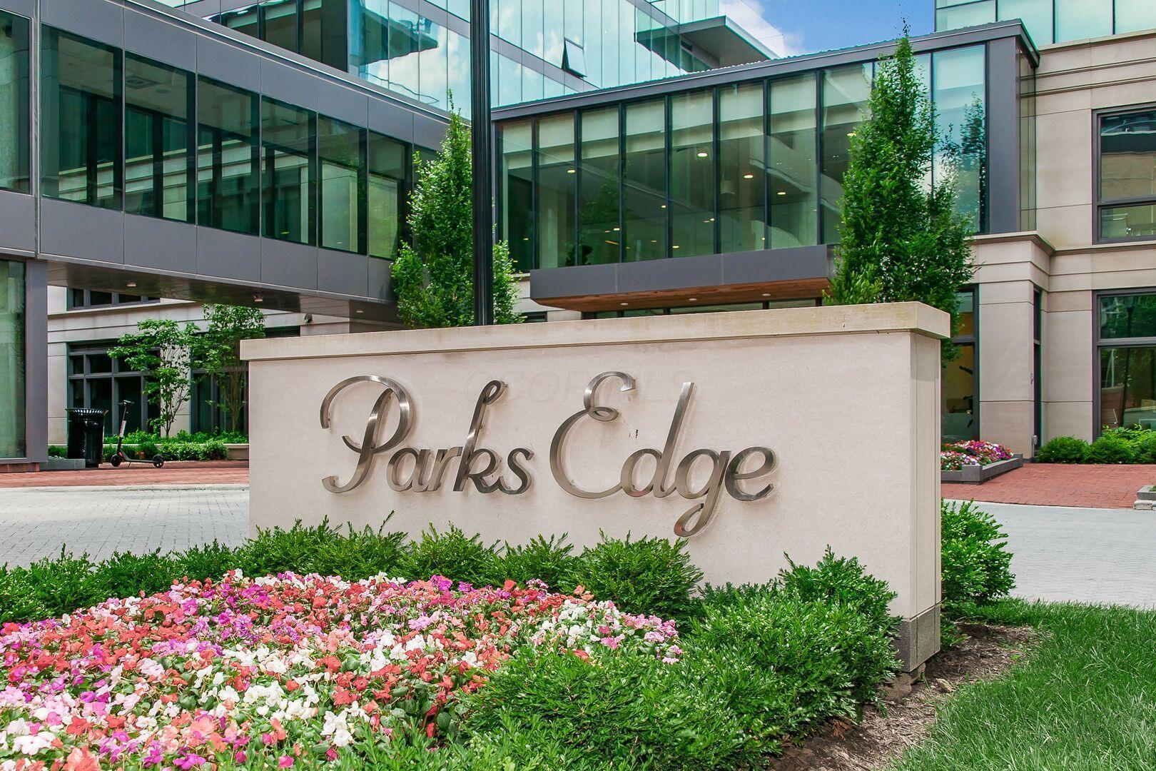 250 W Spring Street, 522