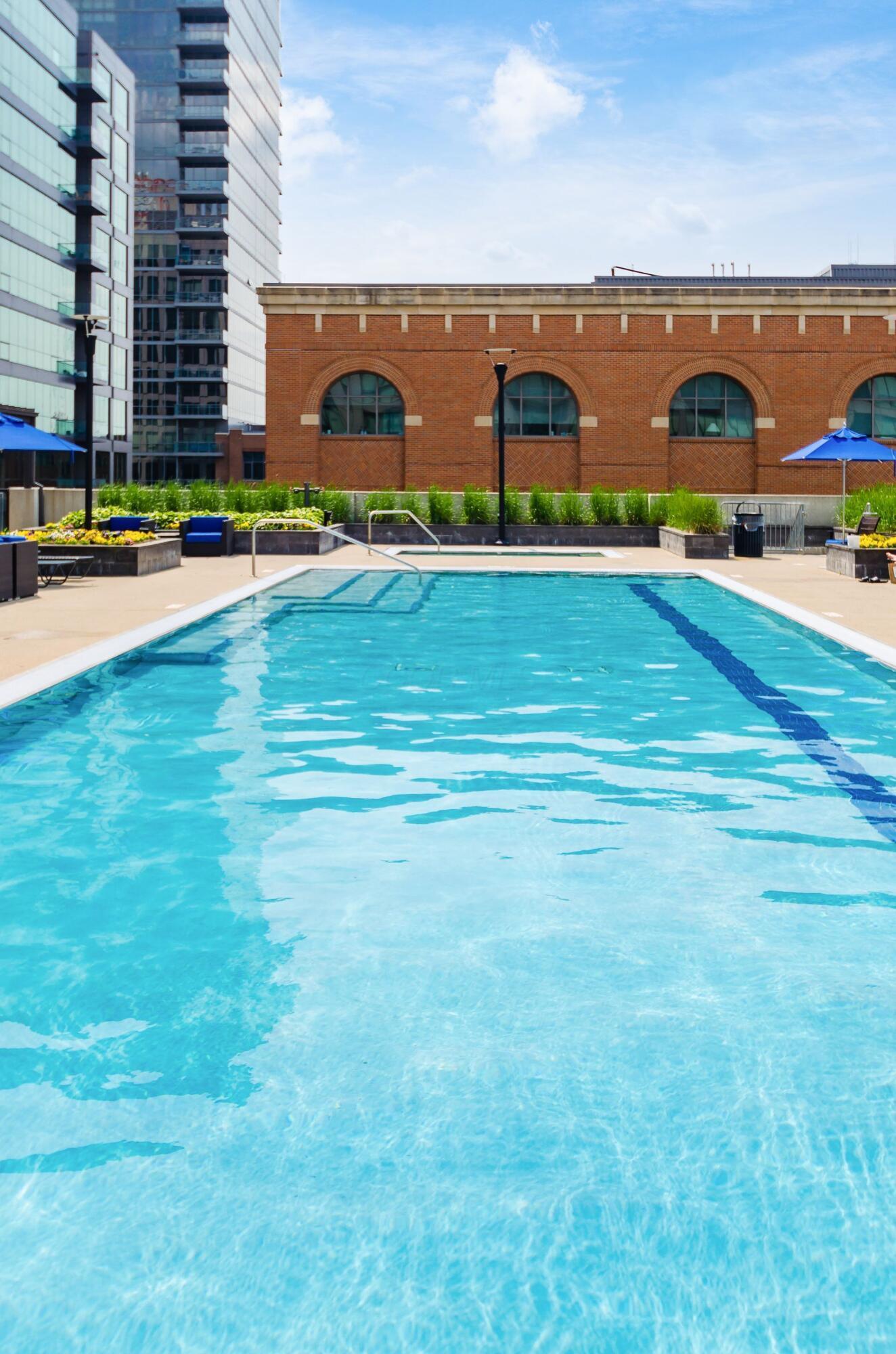 250 W Spring Street, 522