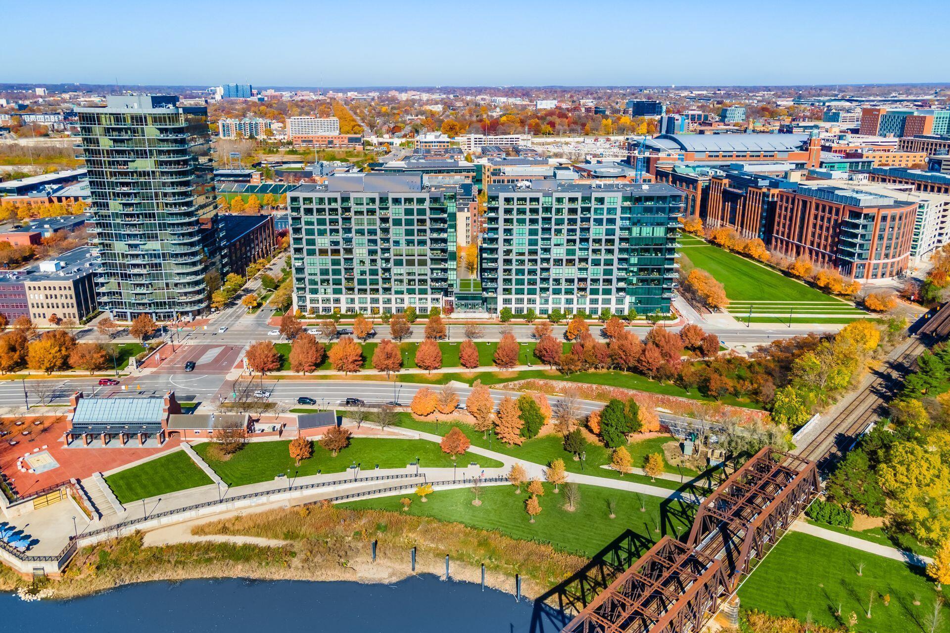 250 W Spring Street, 522