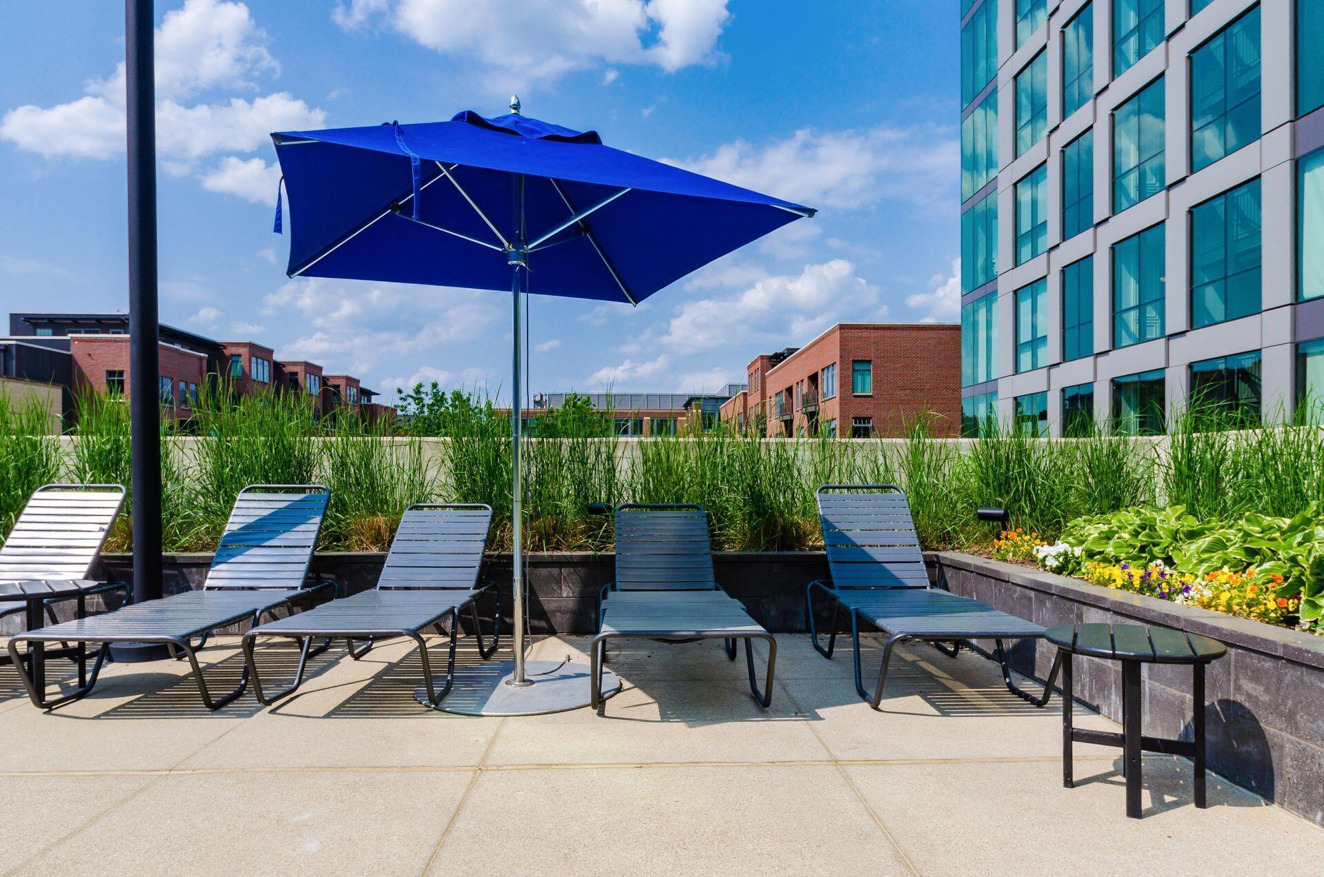 250 W Spring Street, 522