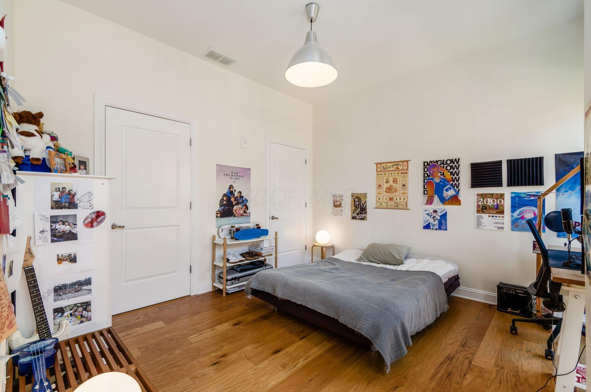 250 W Spring Street, 522