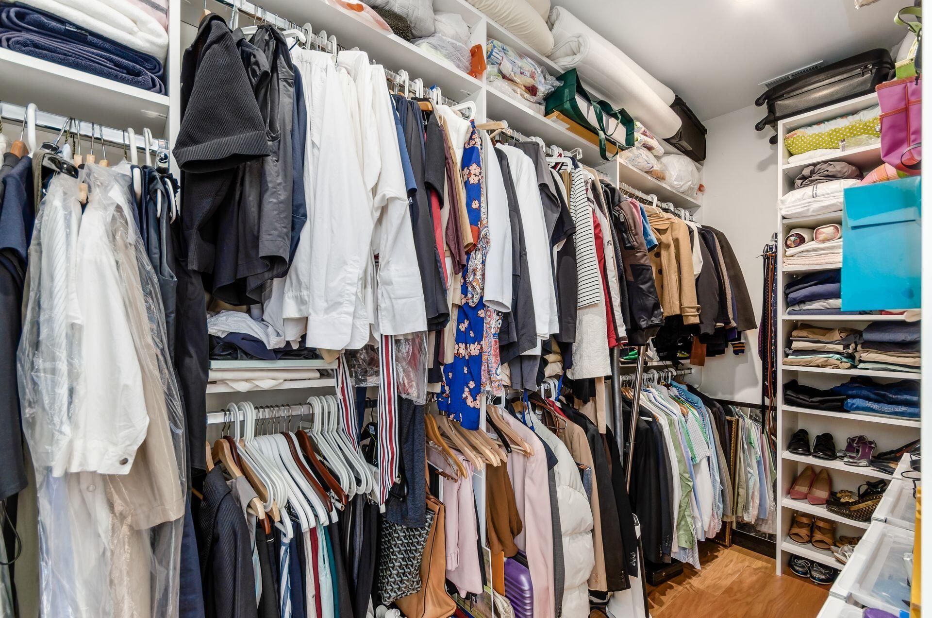 250 W Spring Street, 522