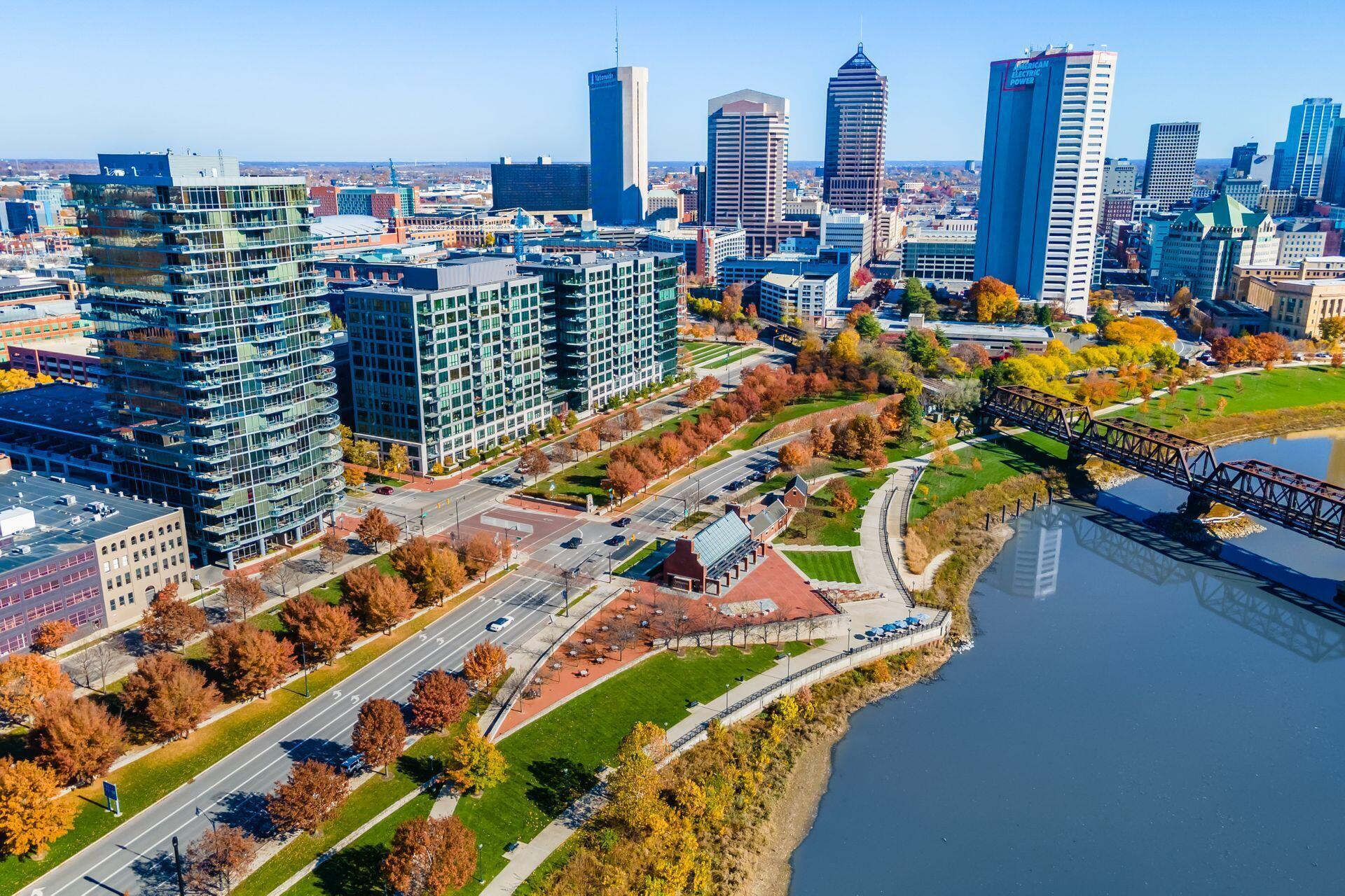 250 W Spring Street, 522