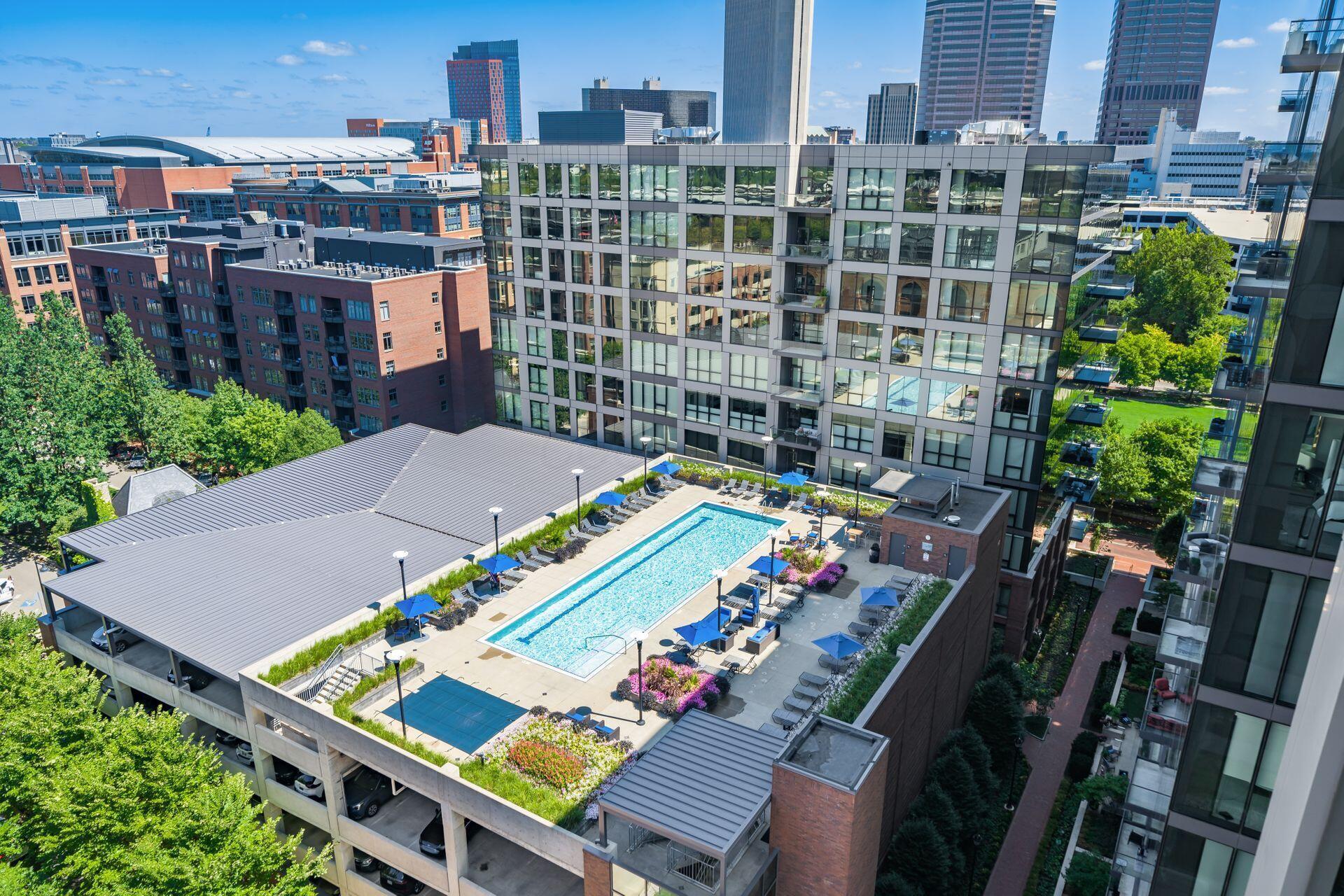 250 W Spring Street, 522