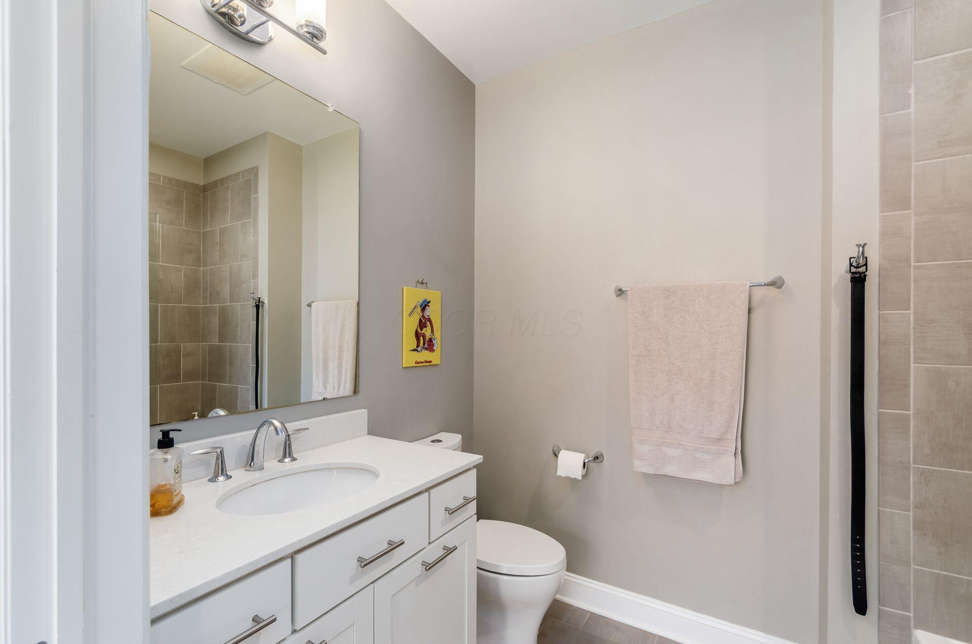 250 W Spring Street, 522