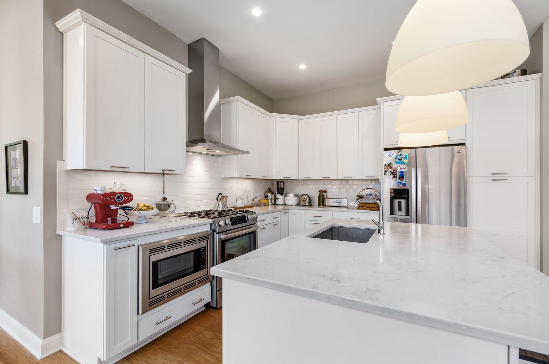 250 W Spring Street, 522