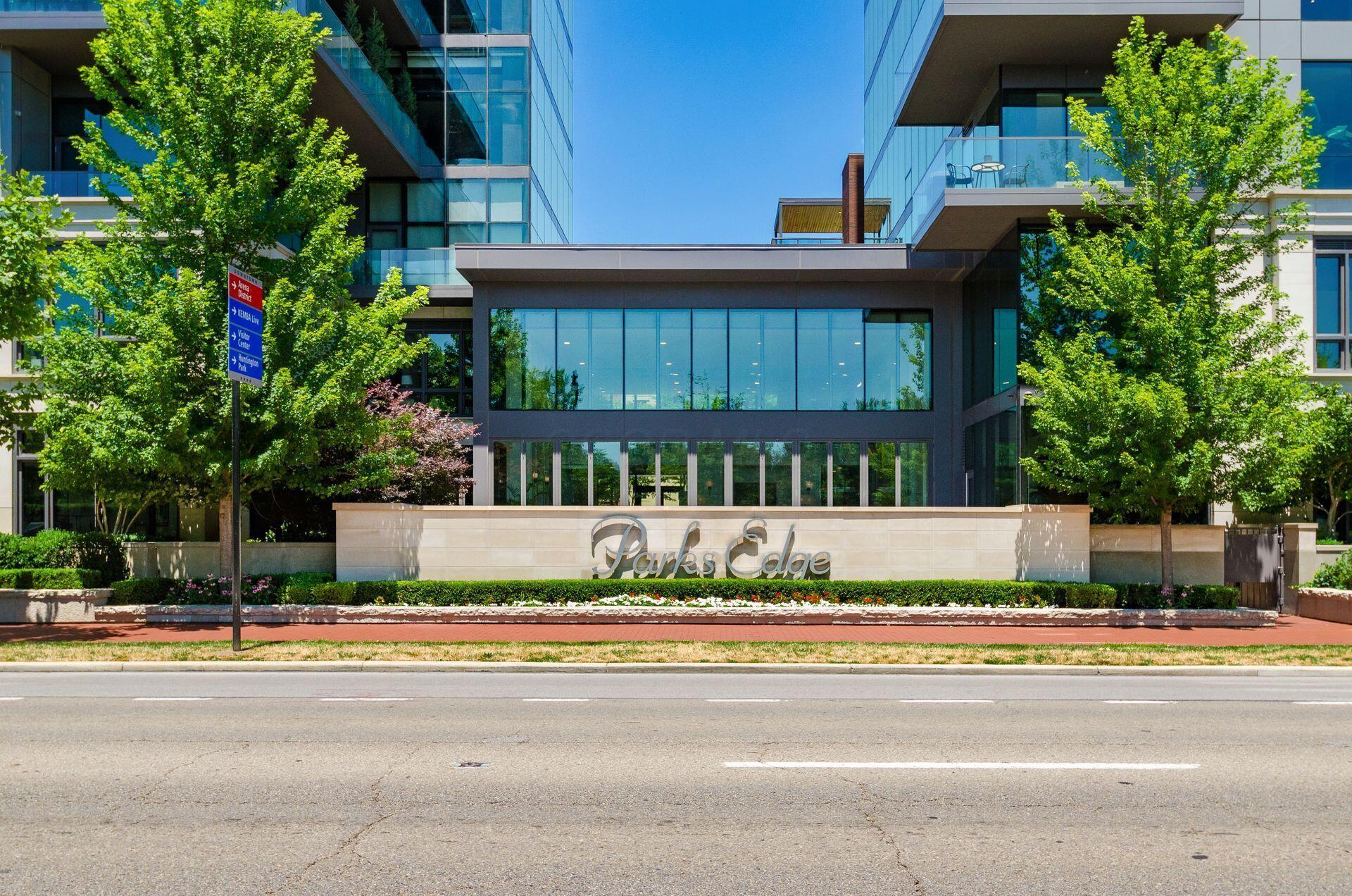 250 W Spring Street, 522