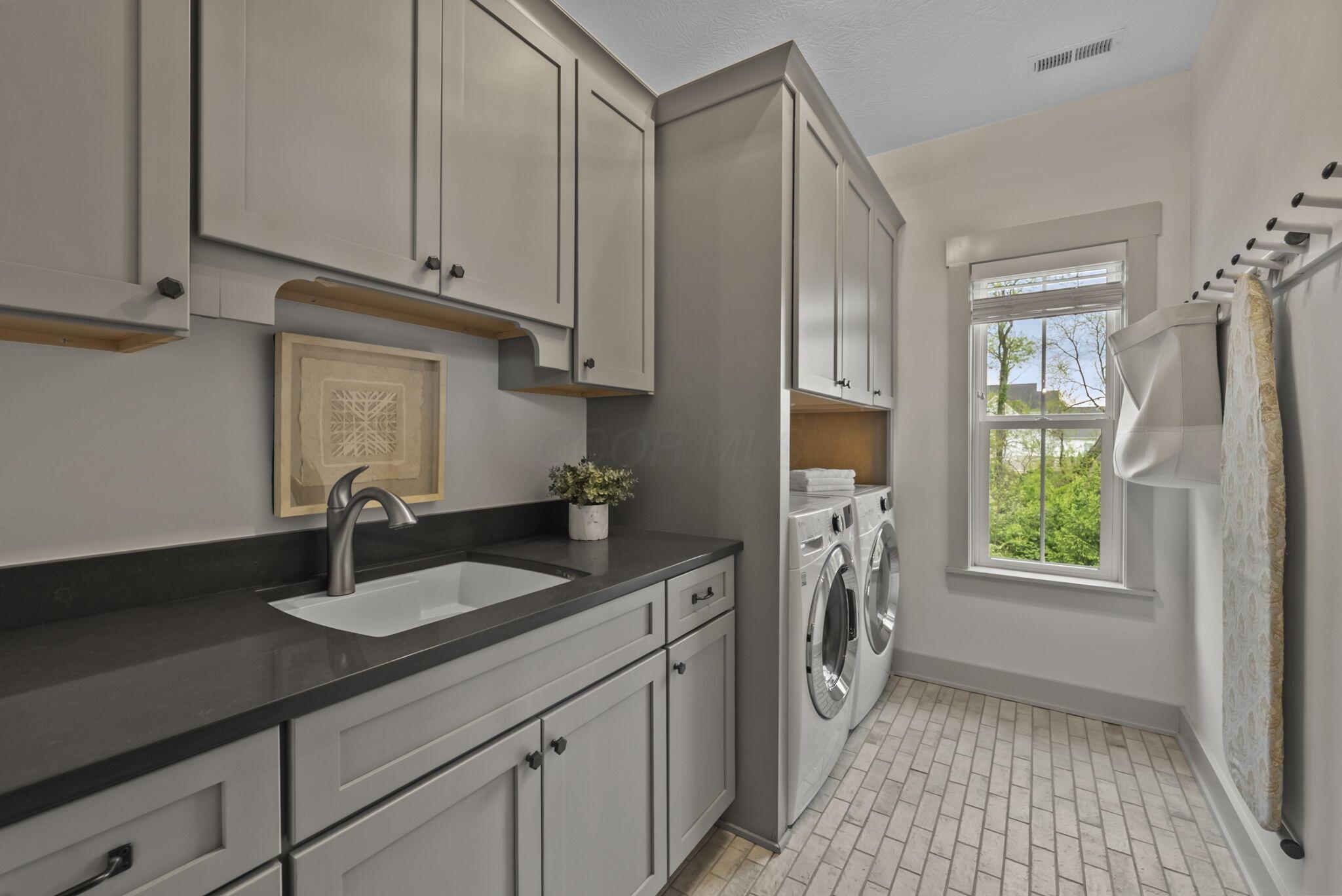 11390 Cedar Crest Drive