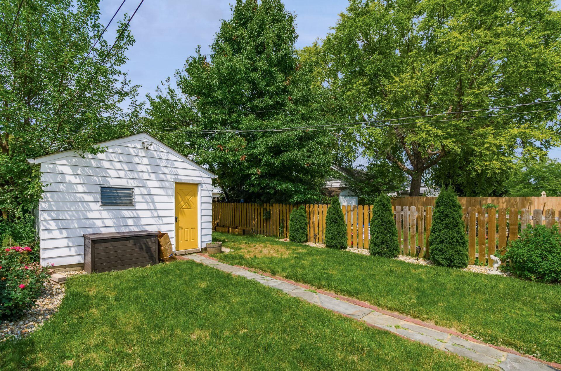 350 E Jenkins Avenue