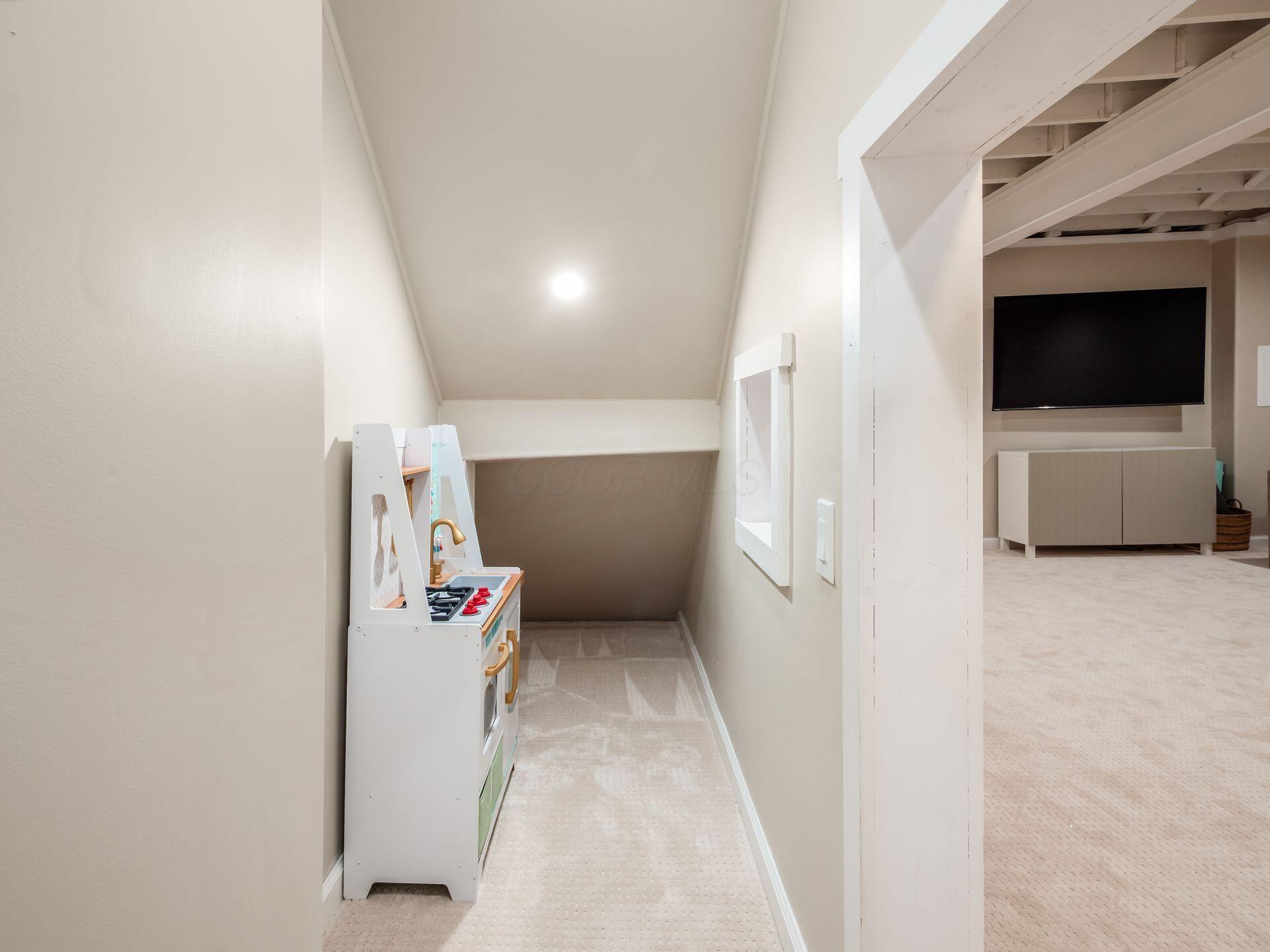 27 E South Street