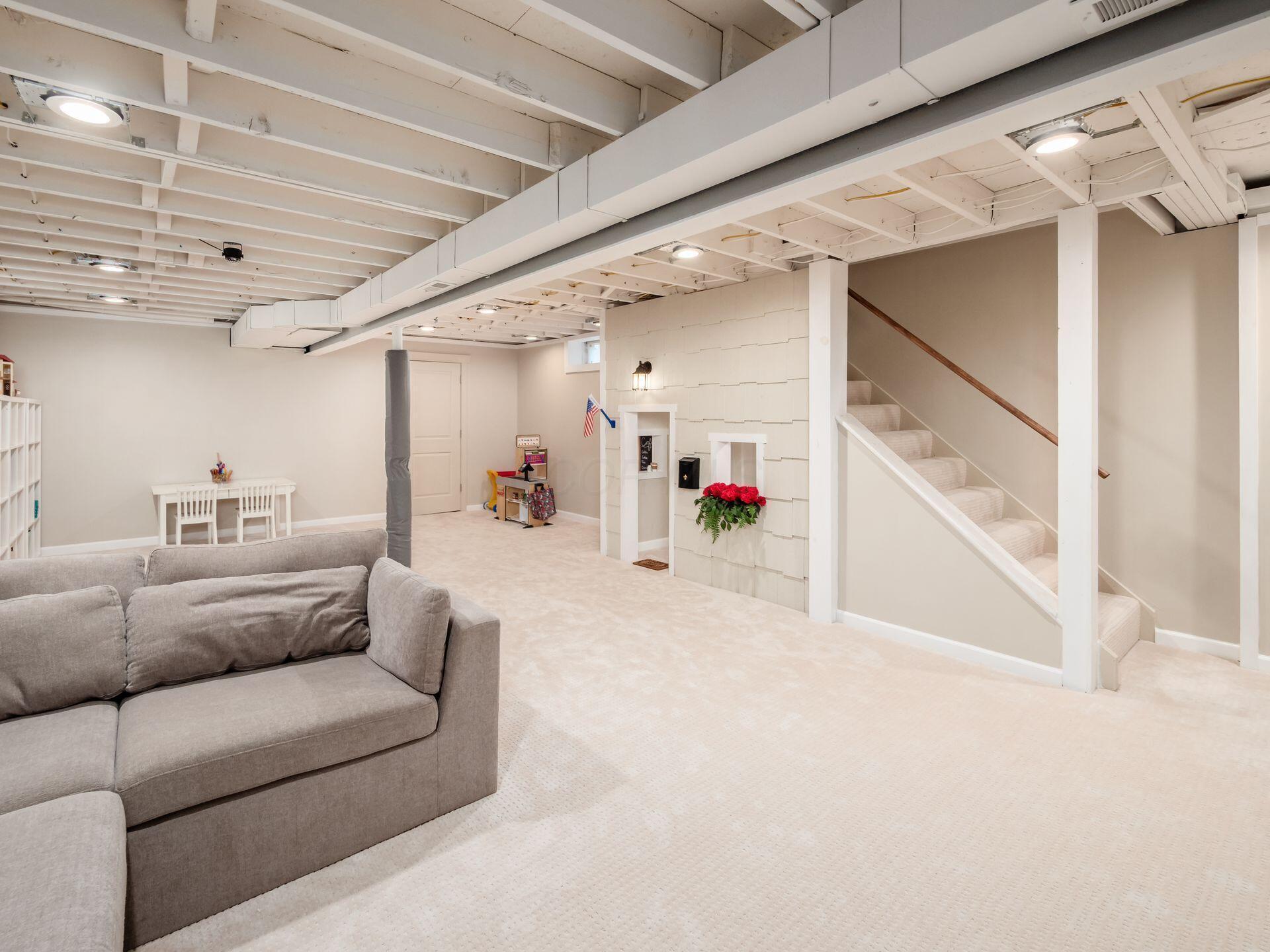 27 E South Street