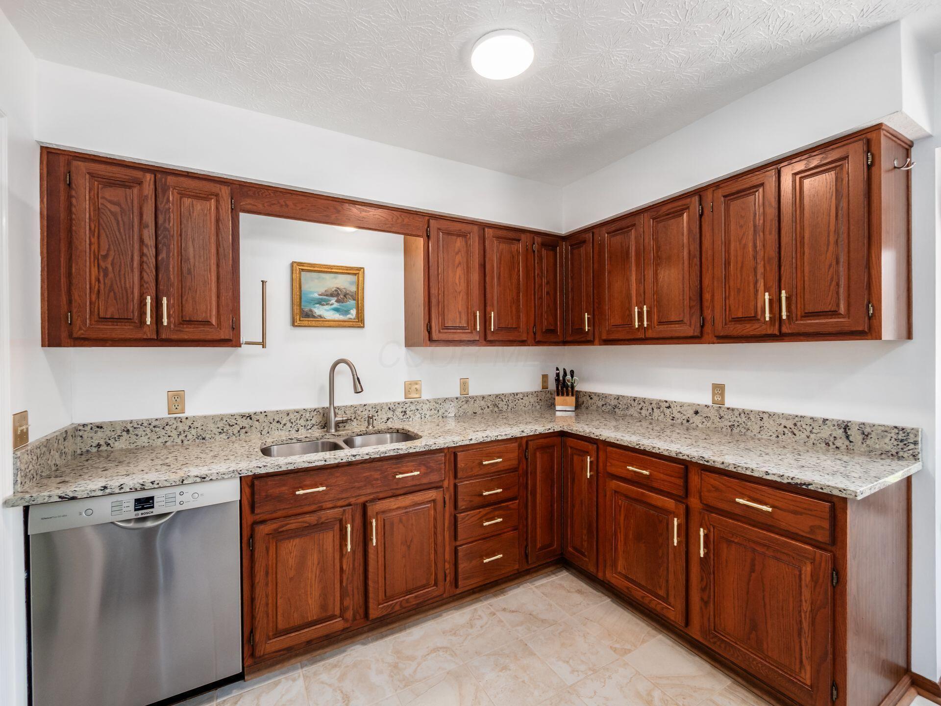 27 E South Street