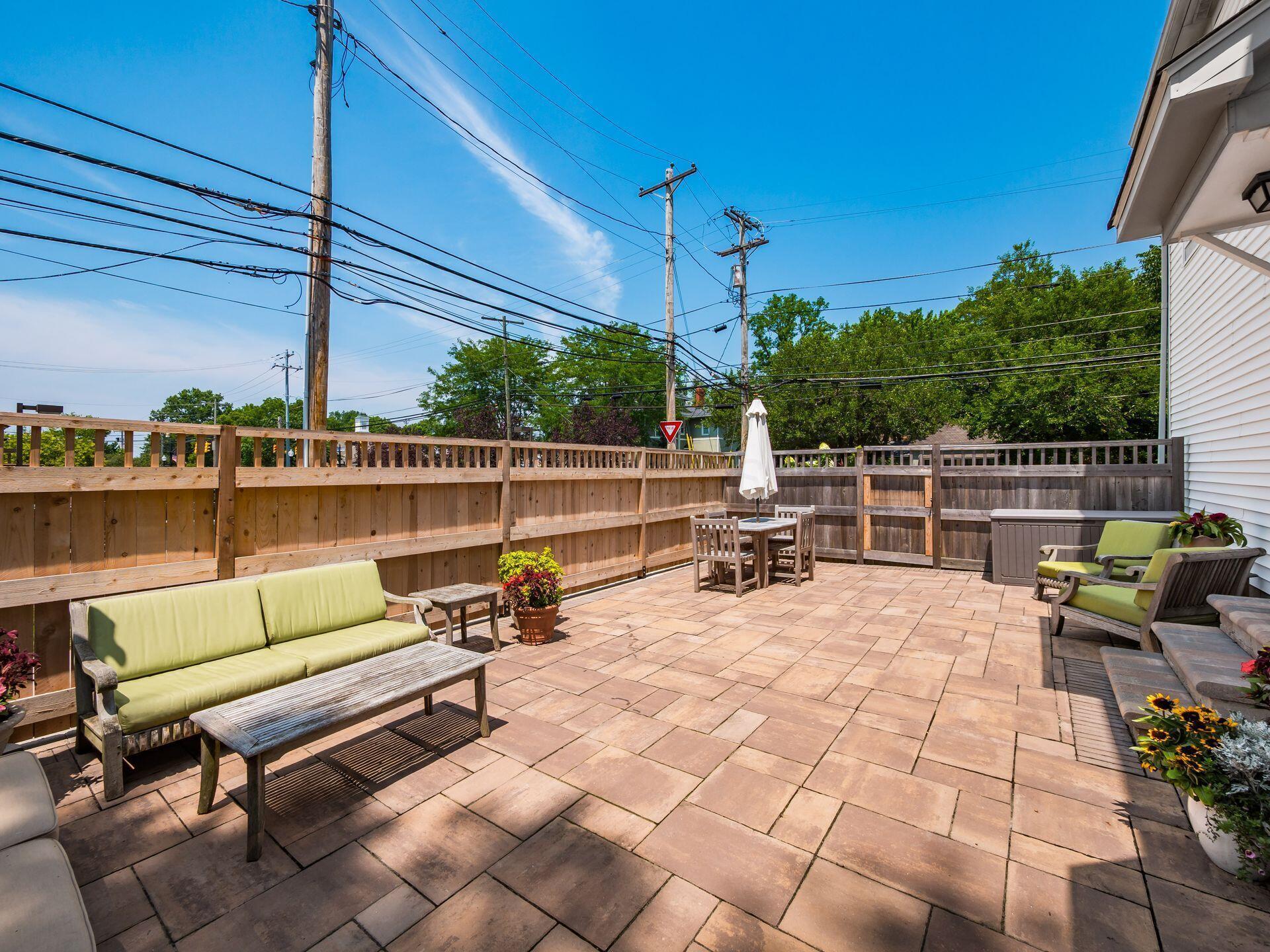 27 E South Street