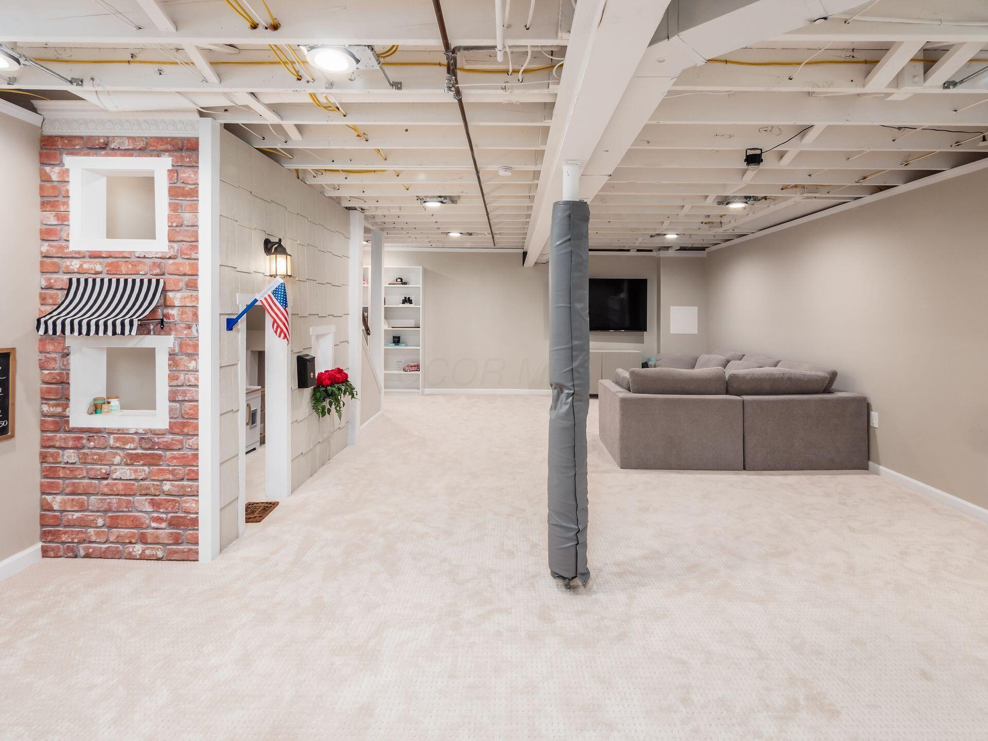 27 E South Street