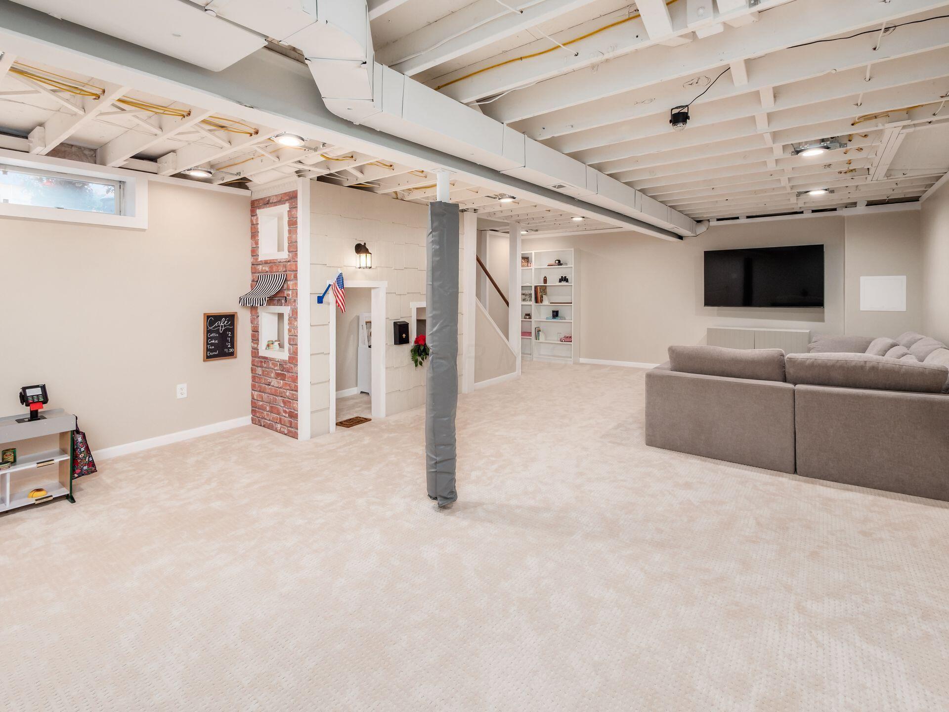 27 E South Street