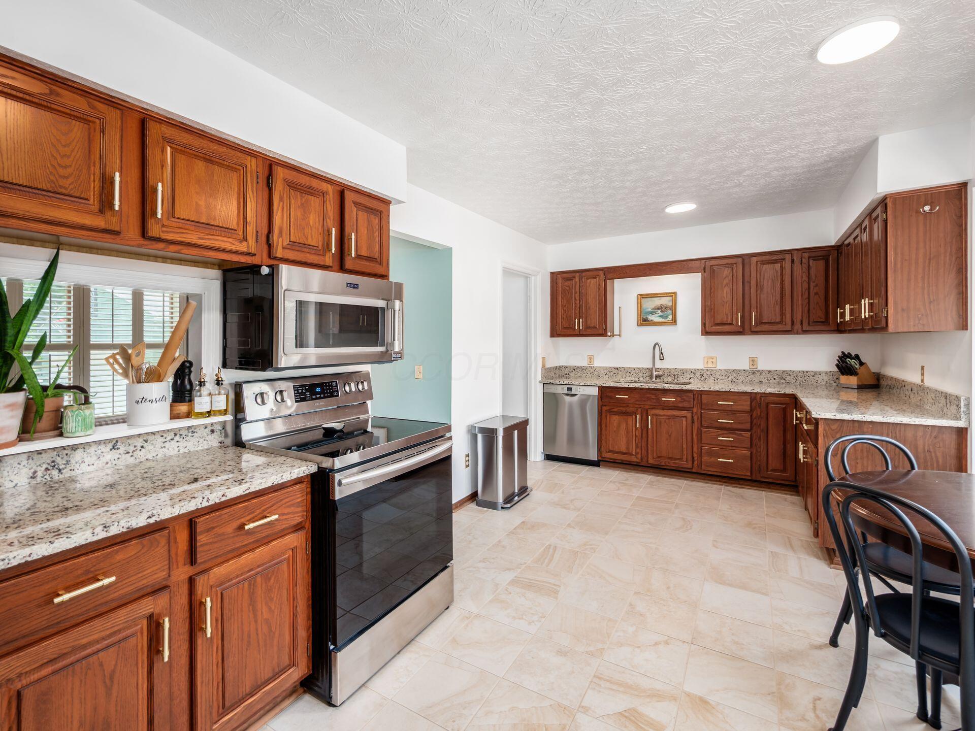 27 E South Street