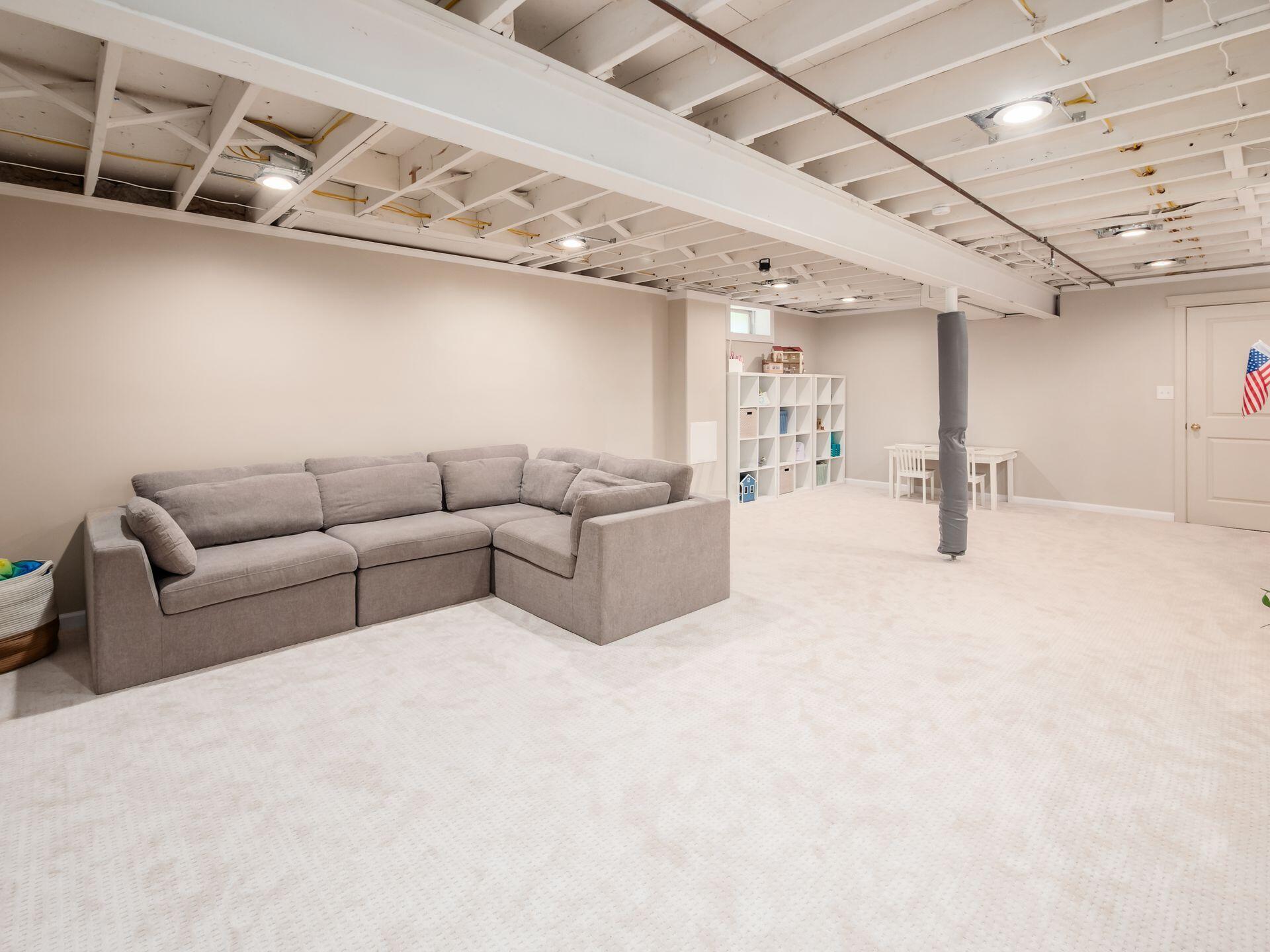 27 E South Street