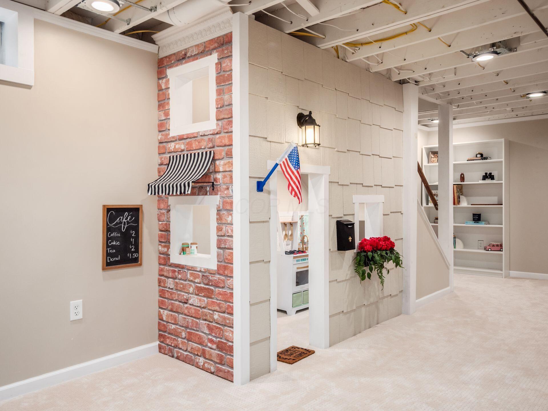 27 E South Street